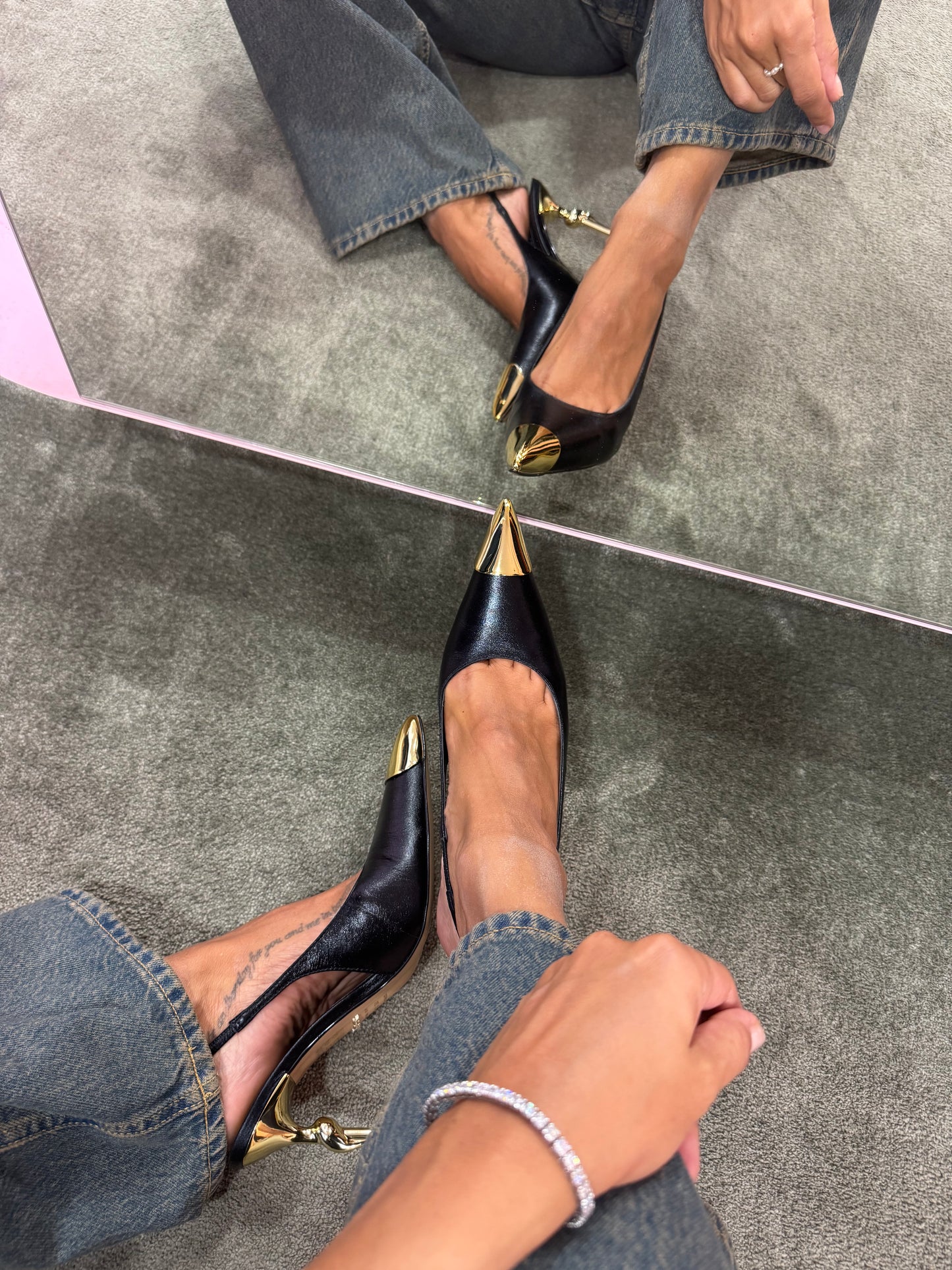 Slingback nera con punta e tacco oro
