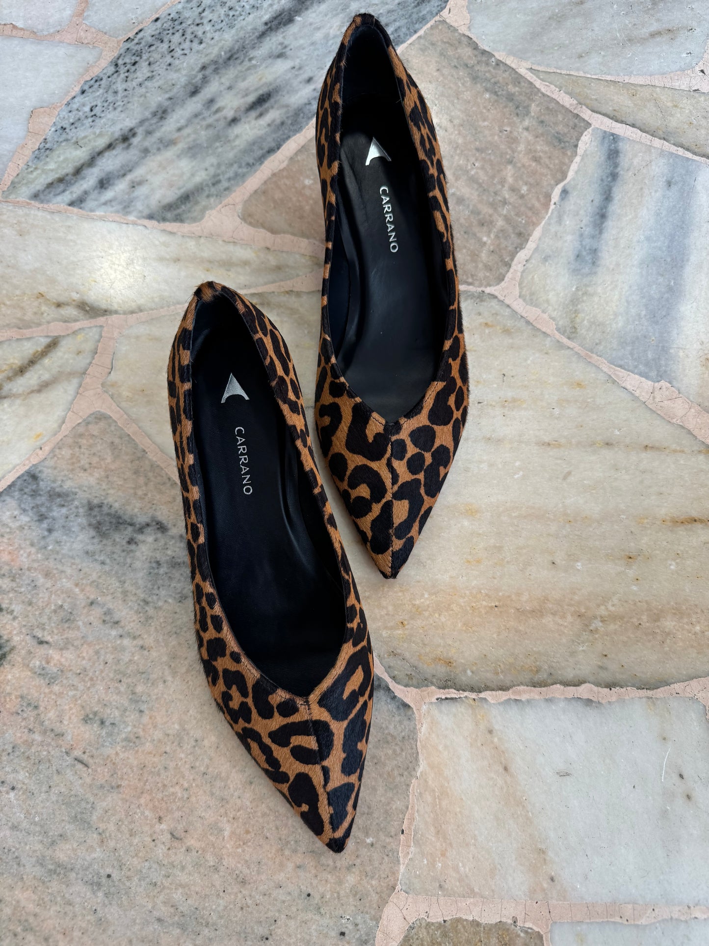 Décolleté leopardata tacco kitten