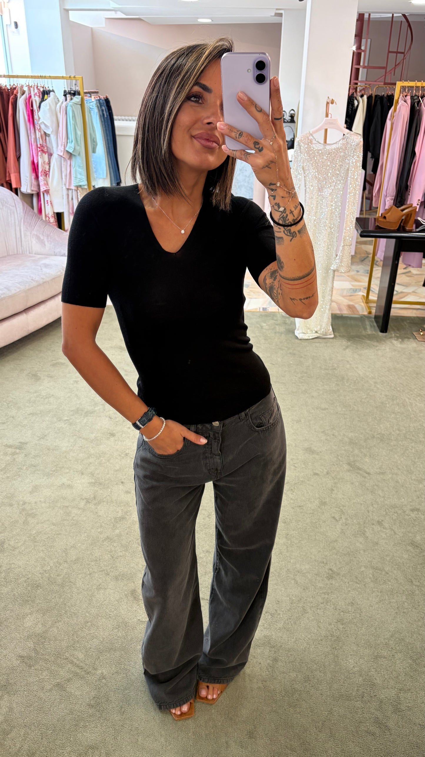 Maglia nera manica corta scollo a v Petite Pull