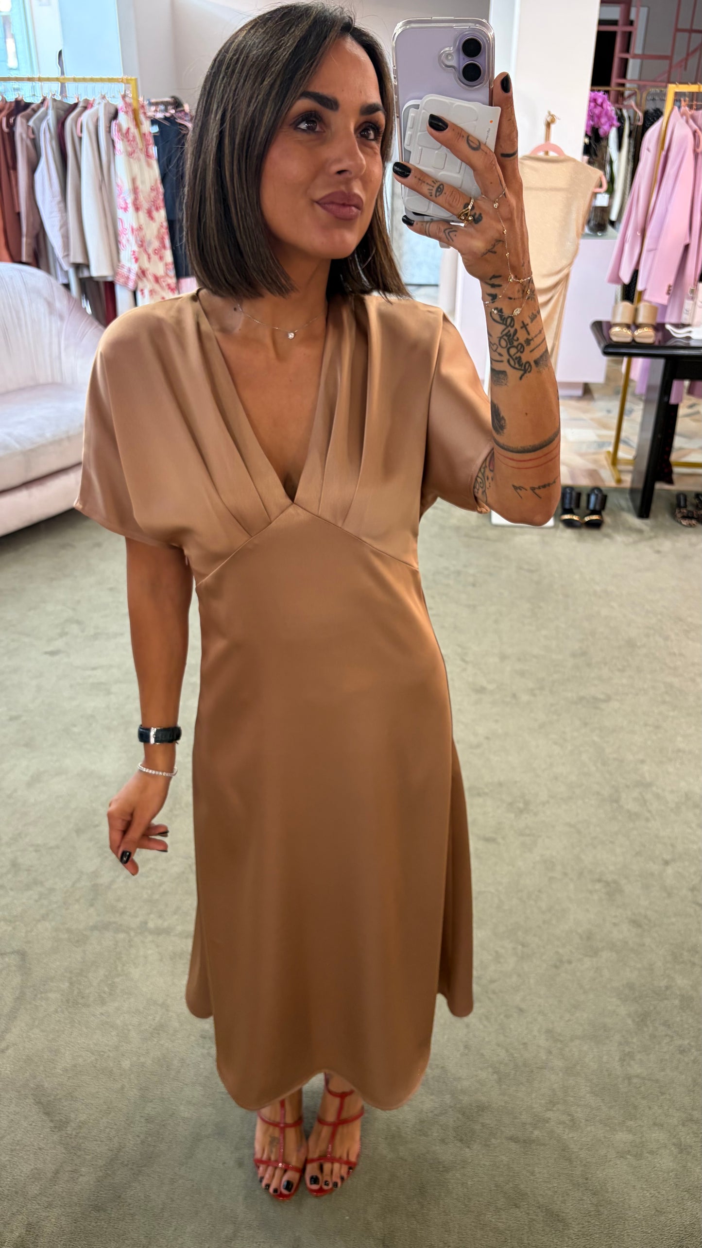 Abito midi nude rose’ in satin manica scesa bj
