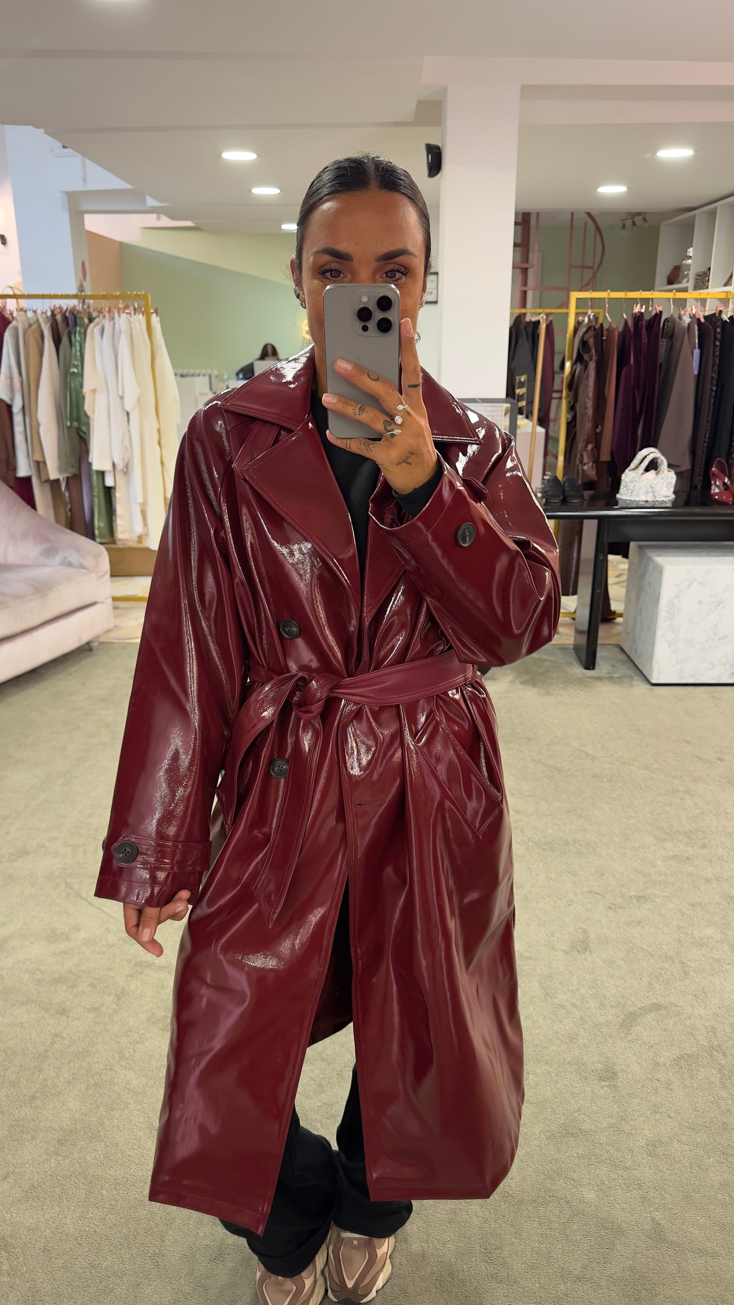 Trench lungo in vinile bordeaux jx