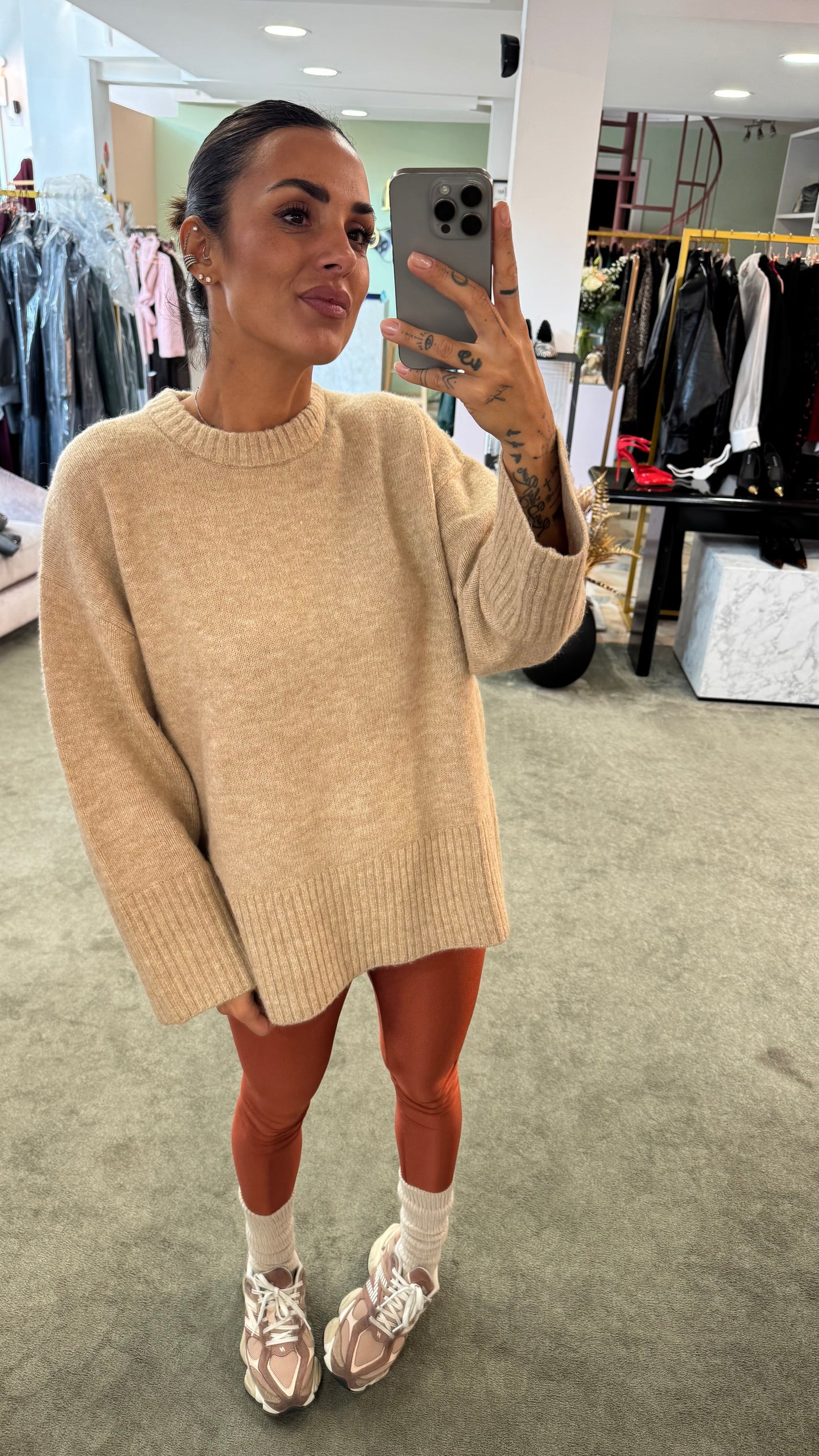 Maglione cammello melange girocollo spacco dietro jx