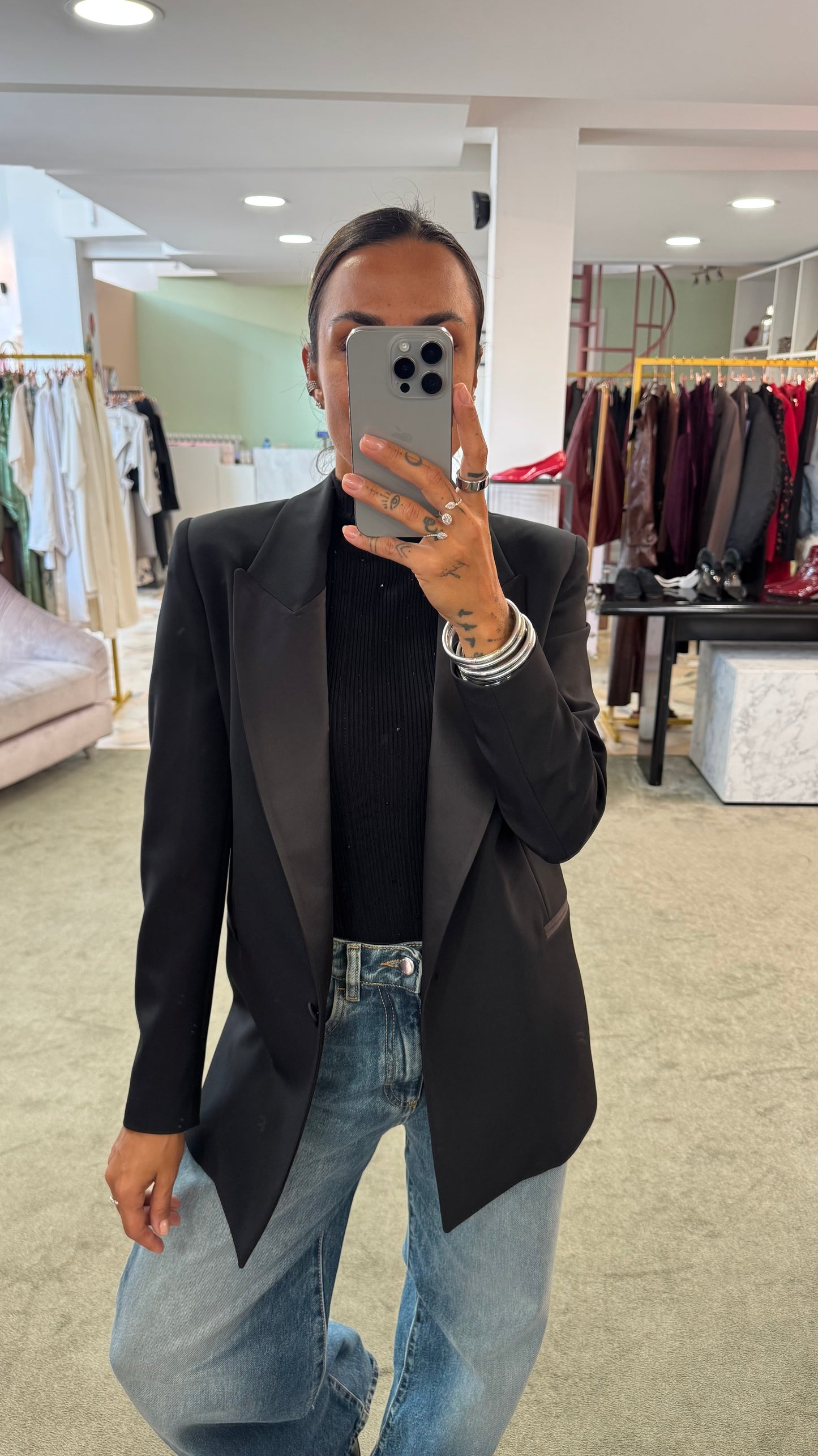 Blazer nero con rever in raso Actualee
