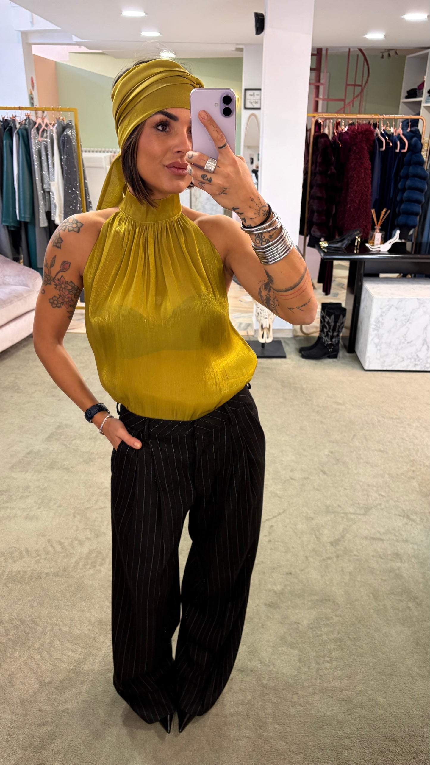 Camicia oliva smanicata con sciarpina Actualee