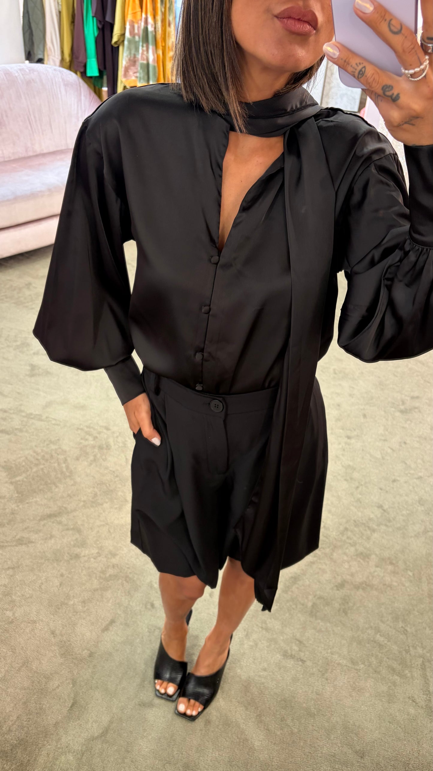 Camicia nera satin con sciarpina gl