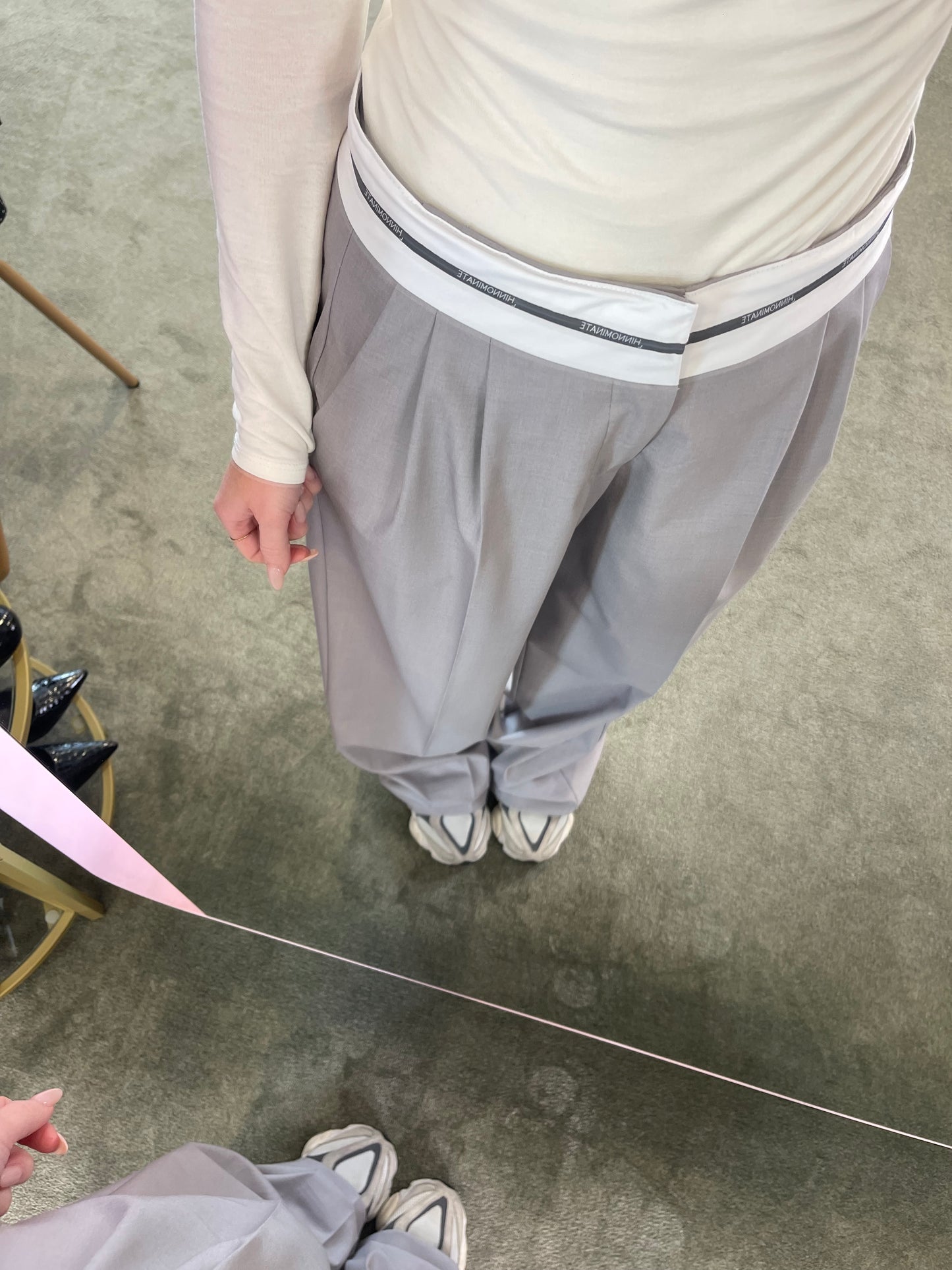 Pantaloni grigio wide leg con risvolto hinnominate