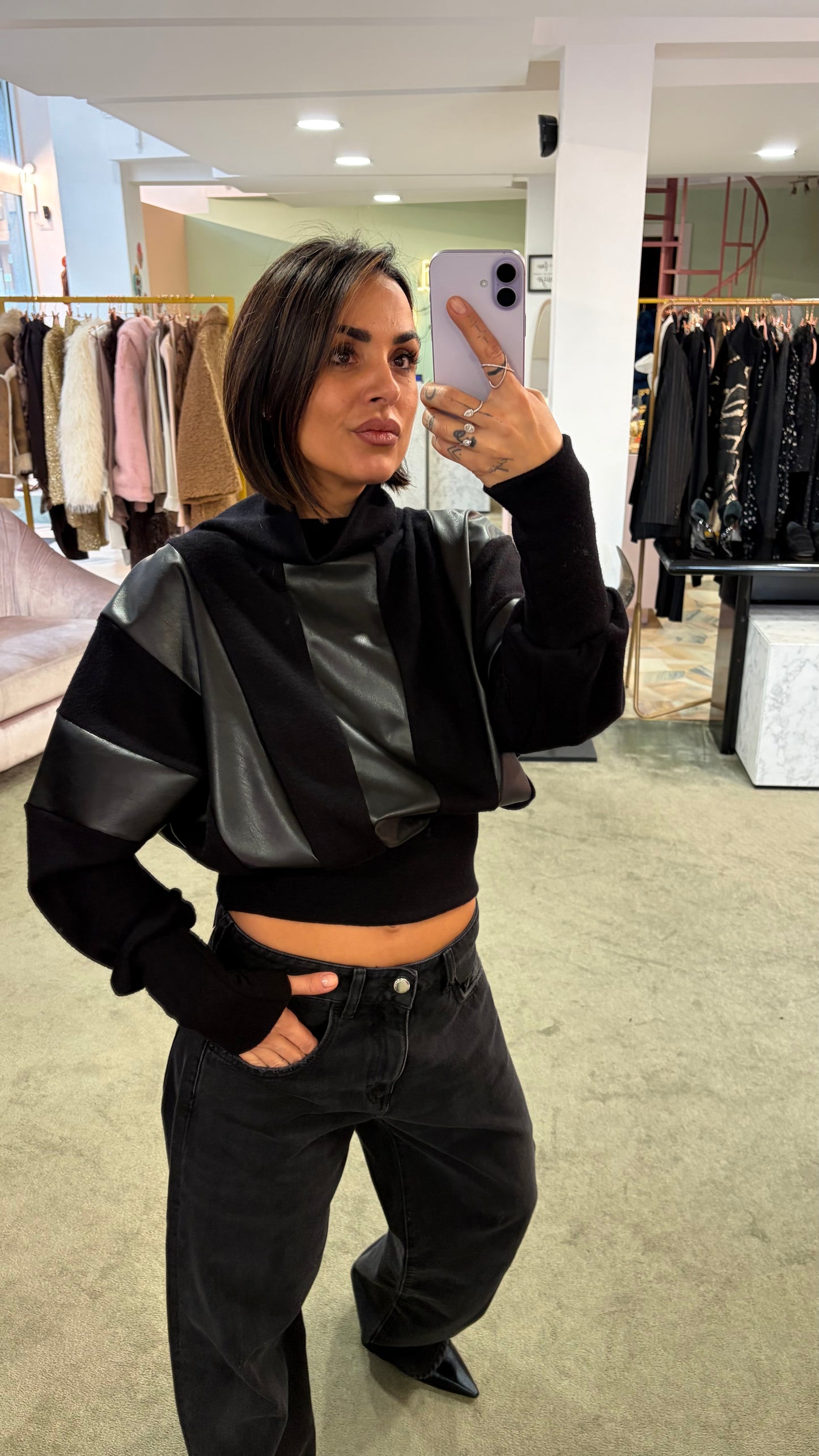 Maglione collo alto nero con inserti in ecopelle mq