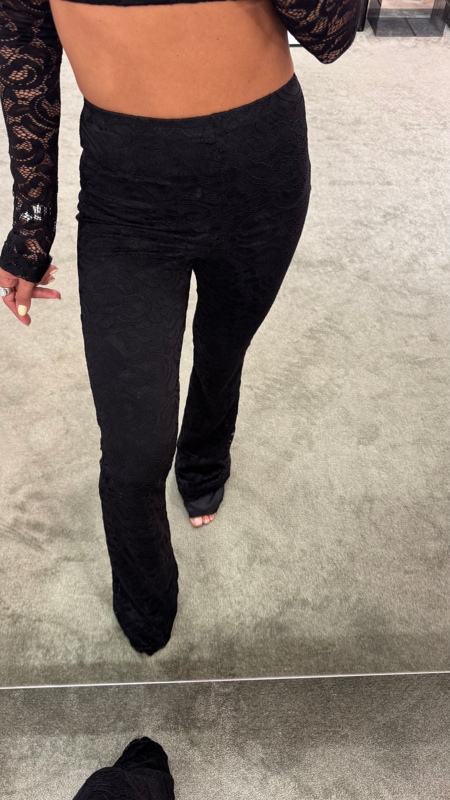 Pantaloni neri in pizzo ks