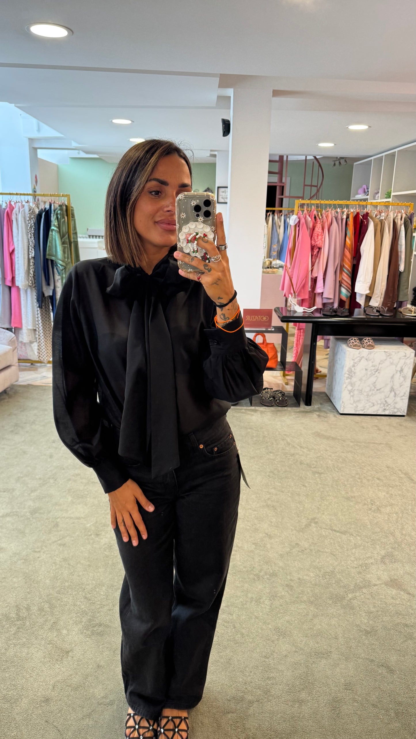 Camicia nera con fiocco Actualee