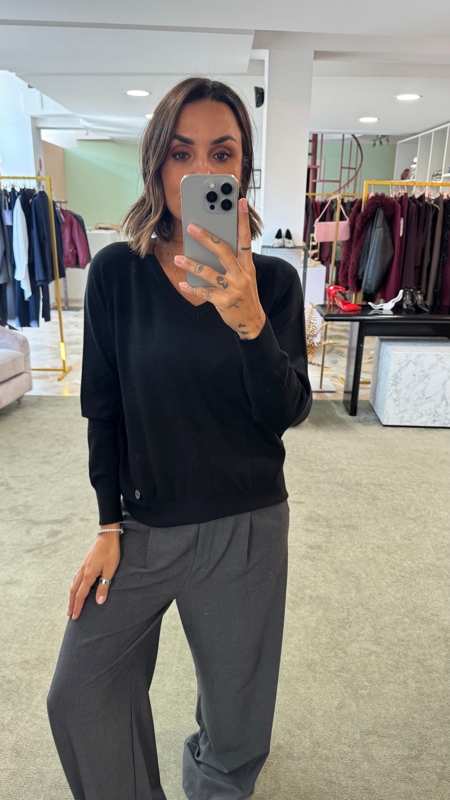Maglione scollo a v nero tk