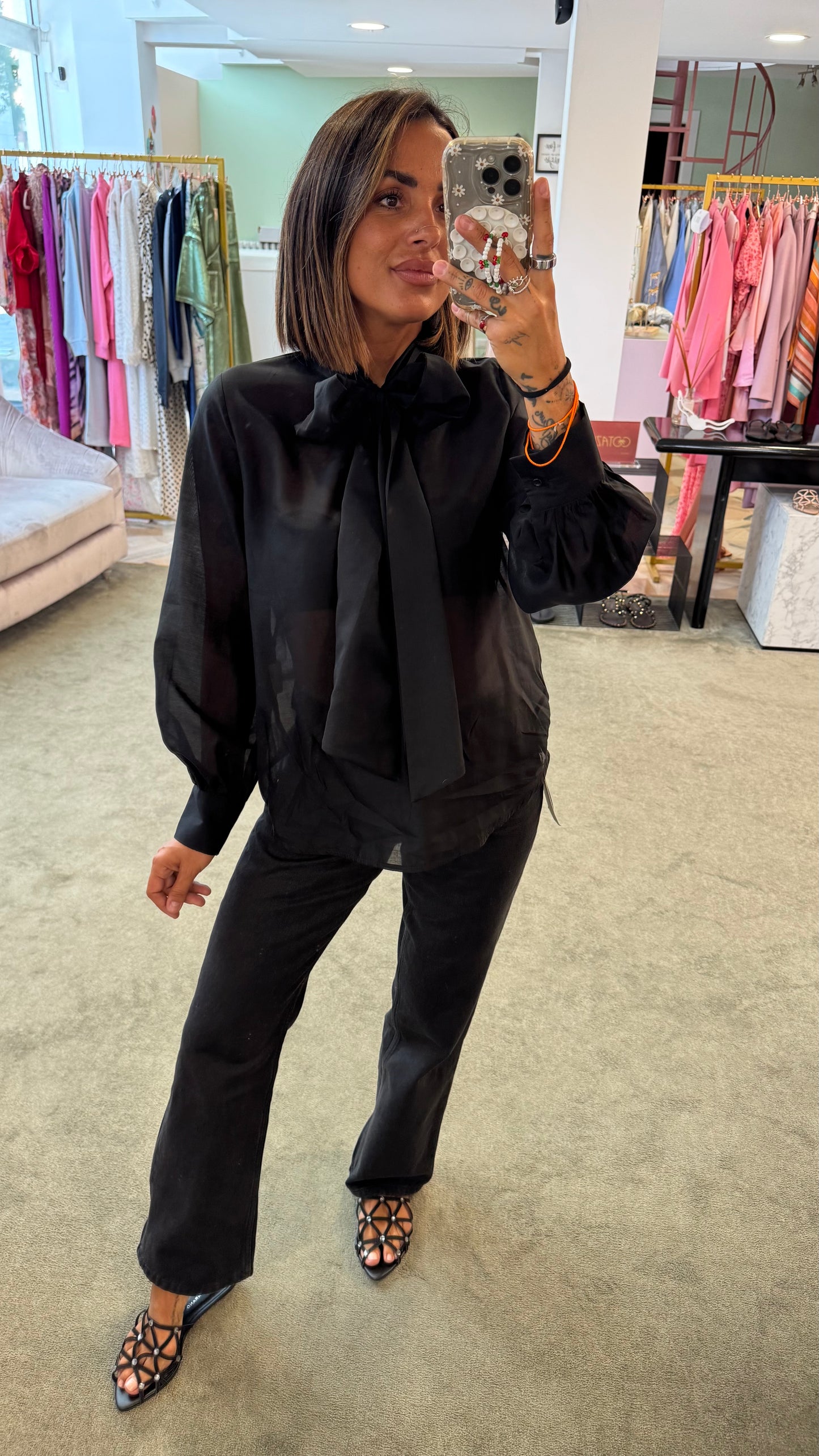 Camicia nera con fiocco Actualee
