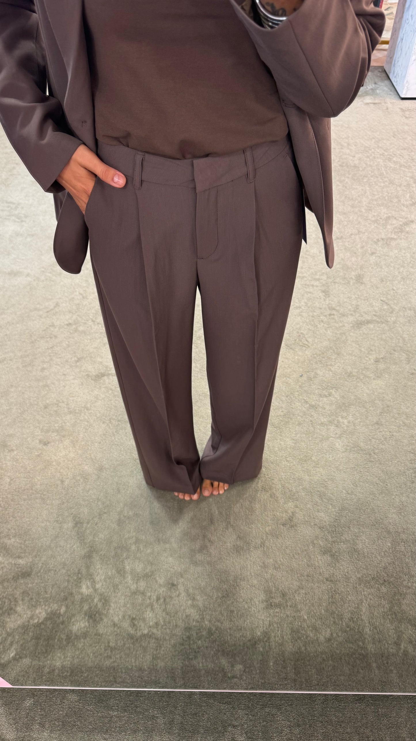 Pantaloni marroni ellis con pences wide leg jx