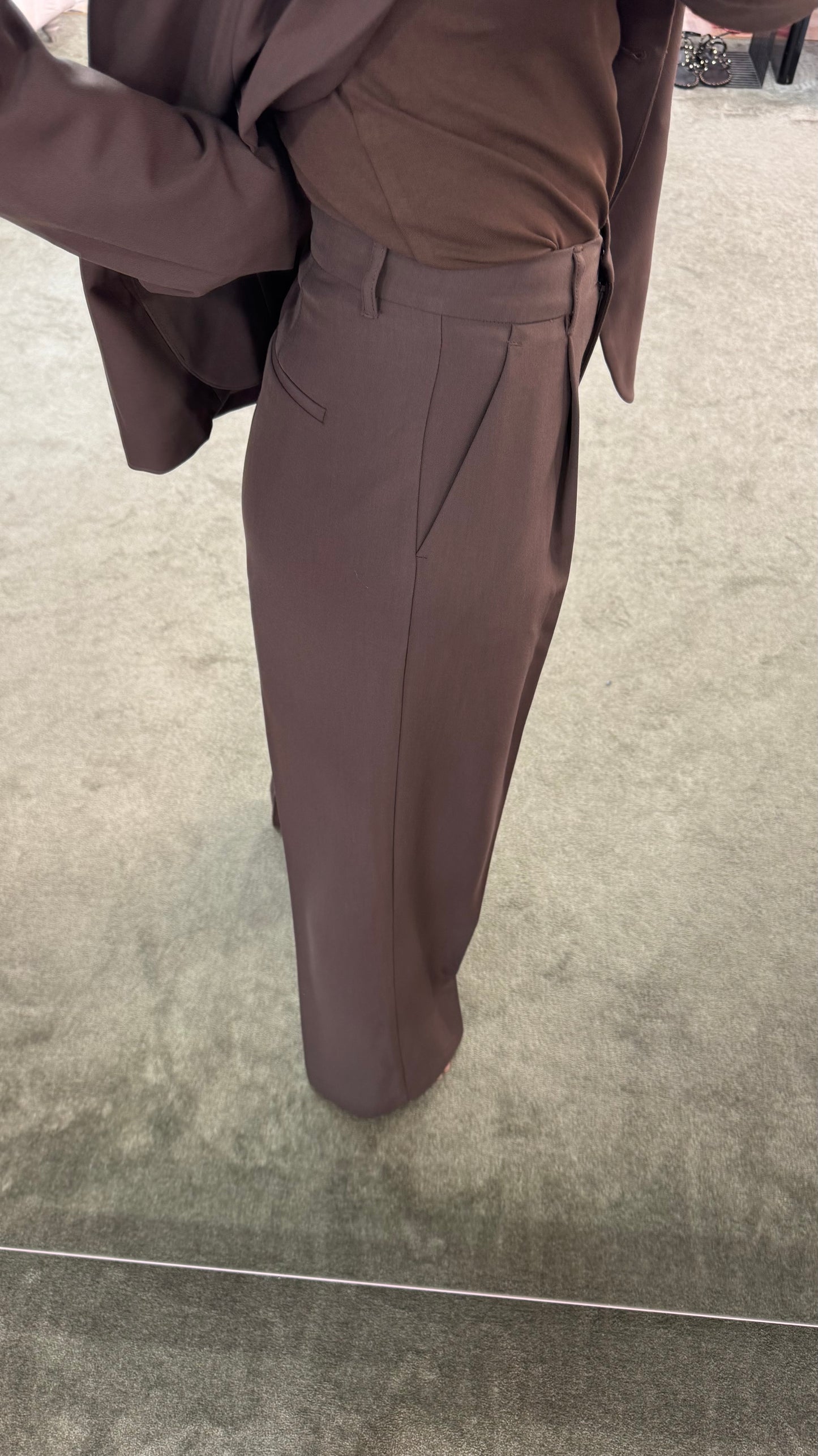 Pantaloni marroni ellis con pences wide leg jx