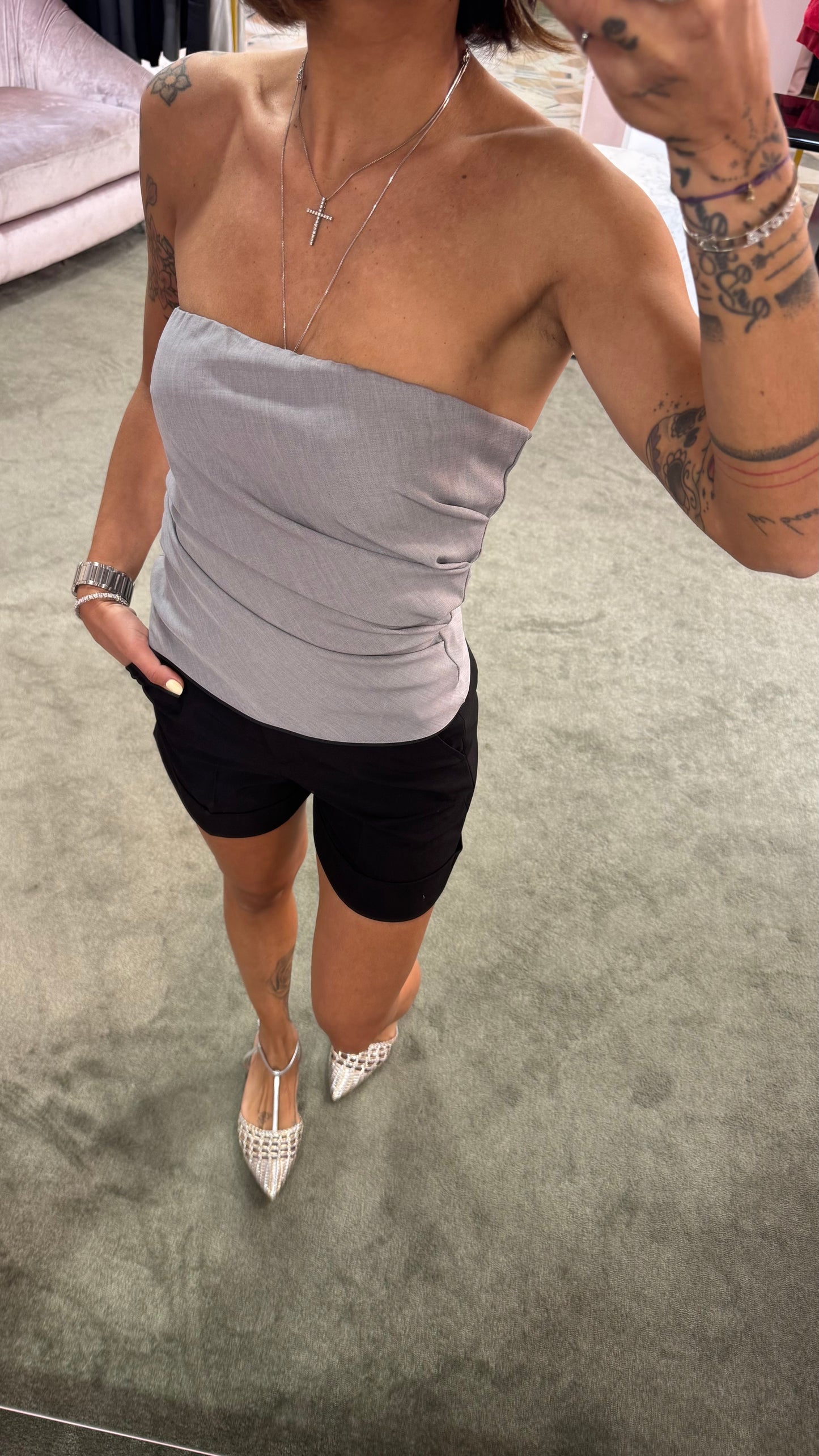 Top fascia grigio con arricciatura tessuto classico