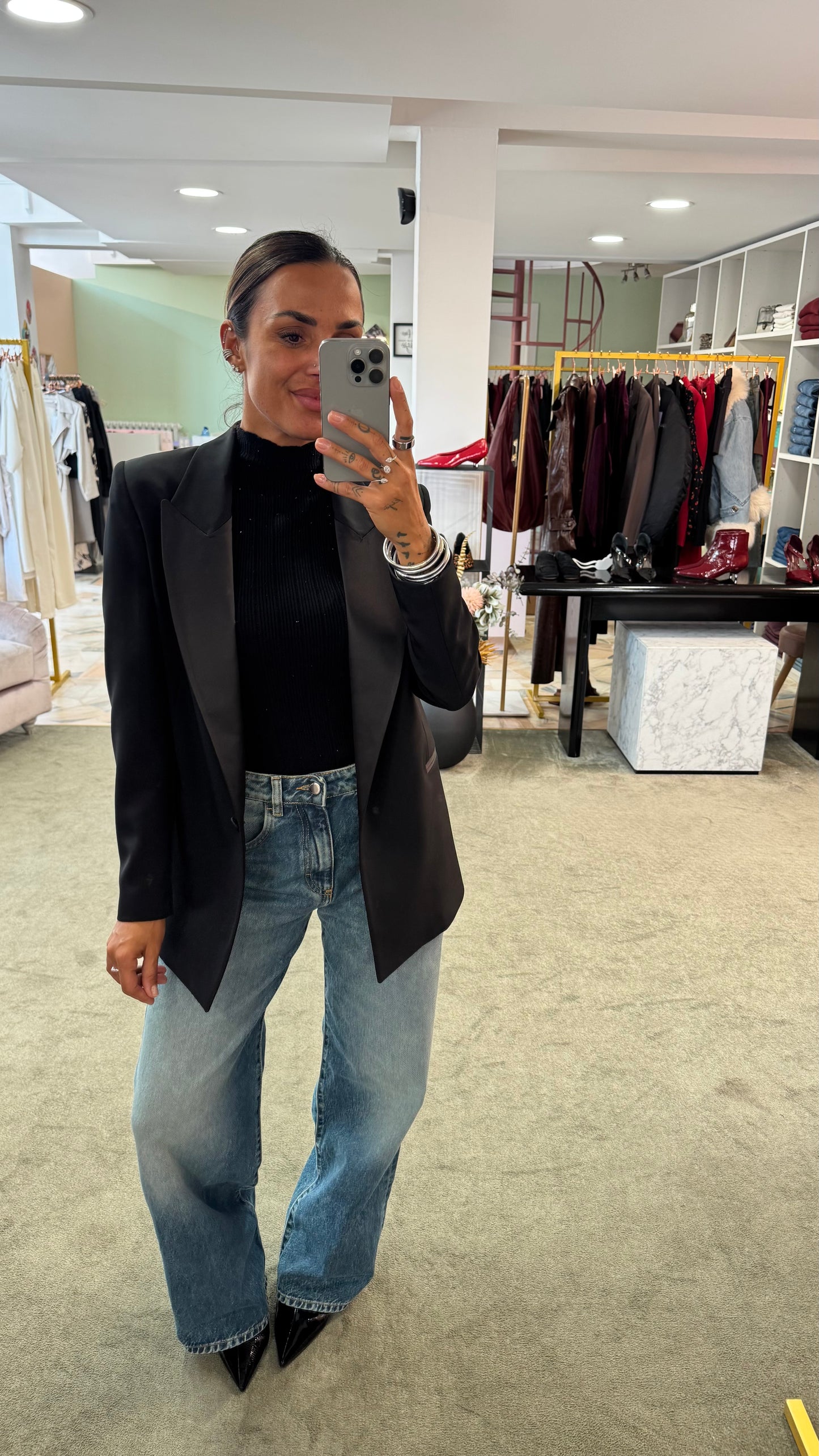 Blazer nero con rever in raso Actualee