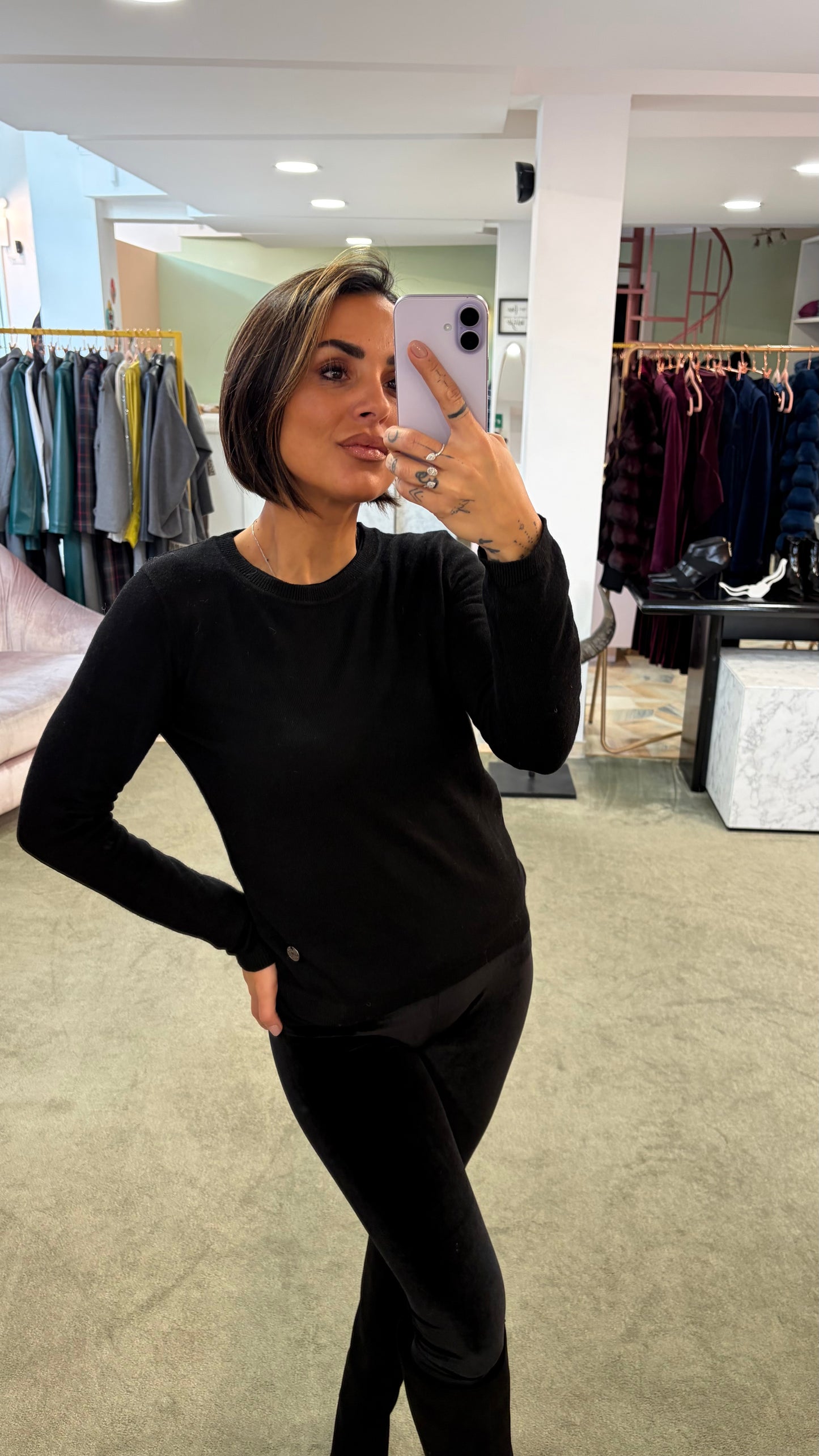 Maglione girocollo nero in angora tk