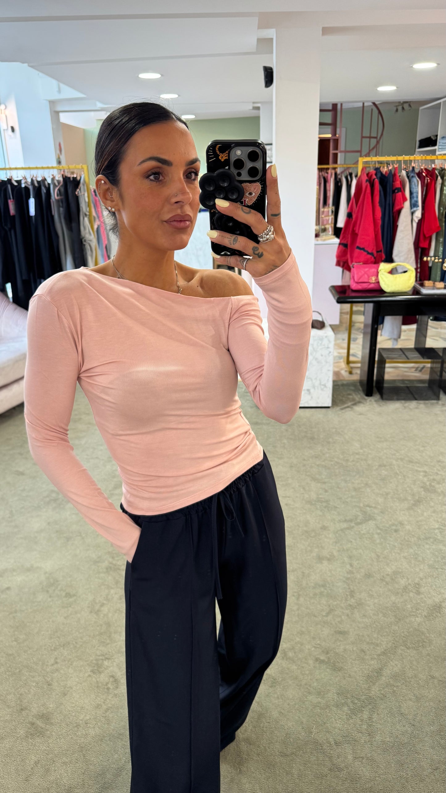 Maglia monospalla rosa nude sottogiacca