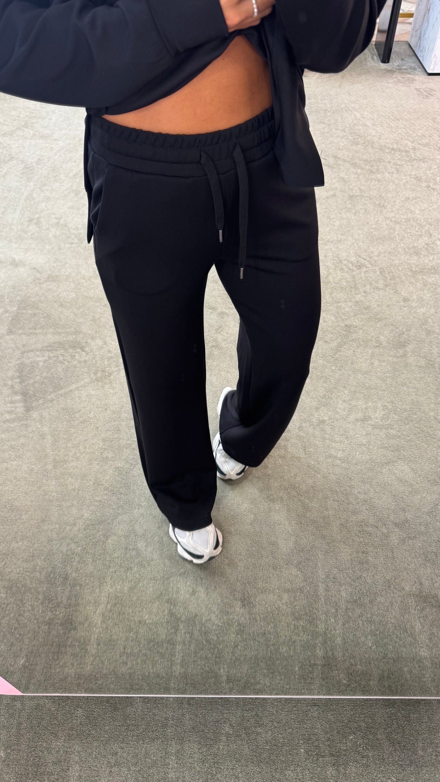 Joggers nero in modal a palazzo sy