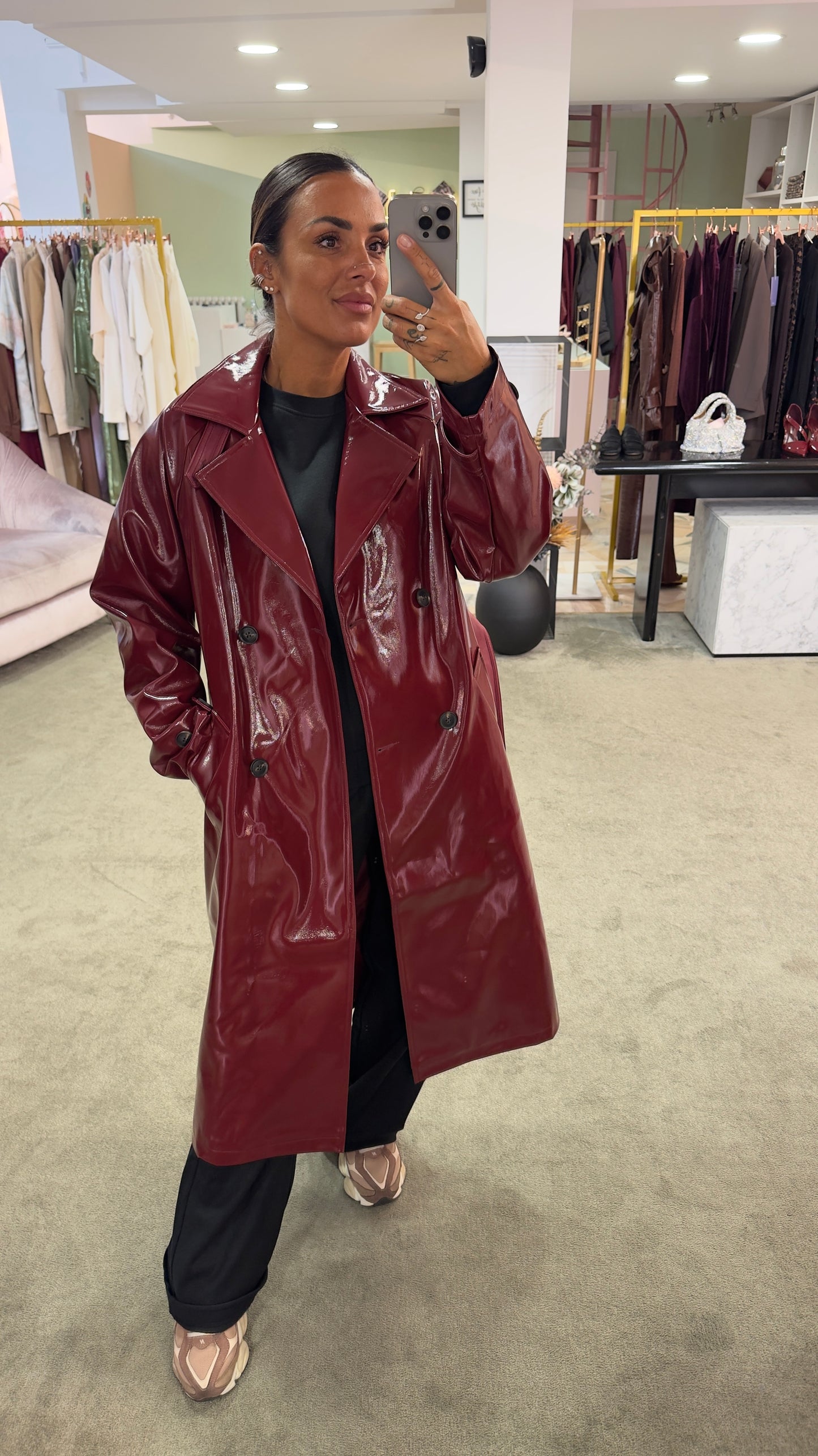 Trench lungo in vinile bordeaux jx