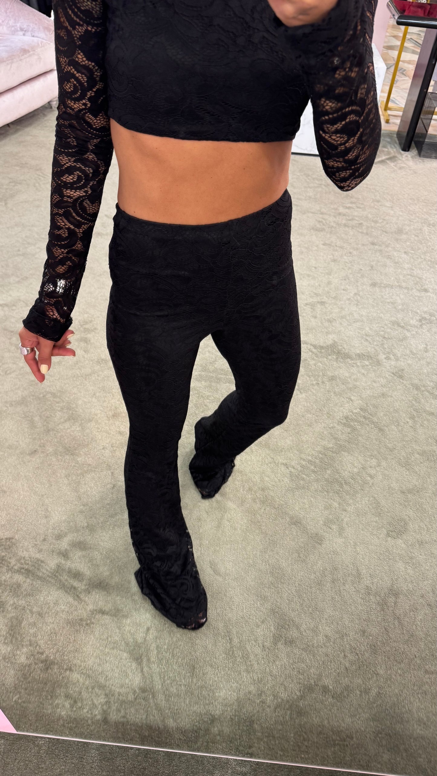 Pantaloni neri in pizzo ks