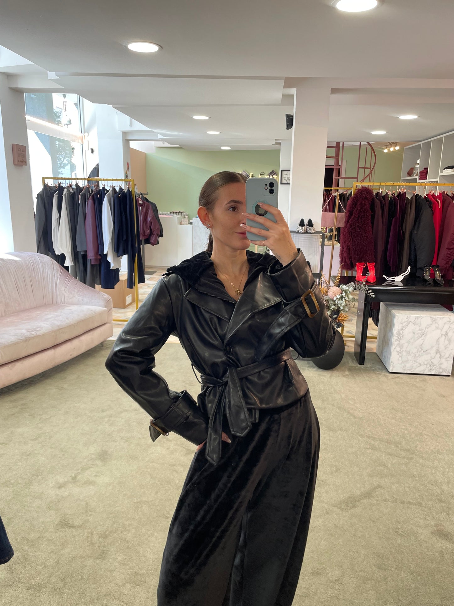 Trench mini nero crop in ecopelle gl