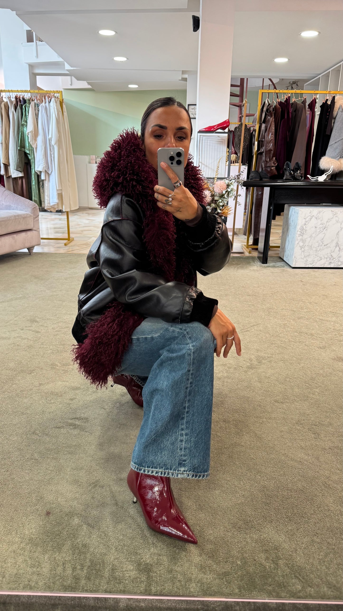 Stivaletto bordeaux in vernice tacco kitten