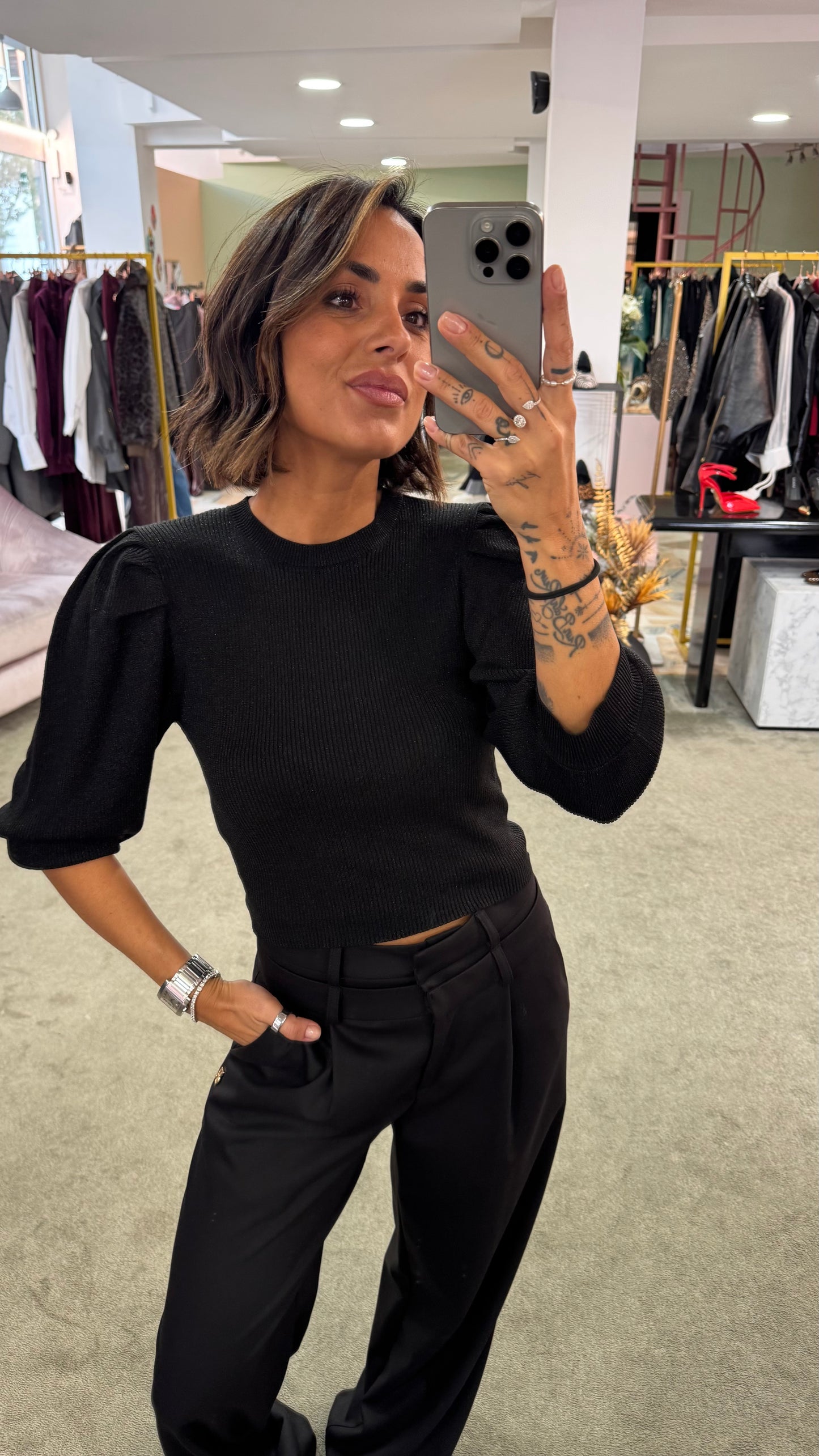 Maglia nero lurex maniche a sbuffo gl