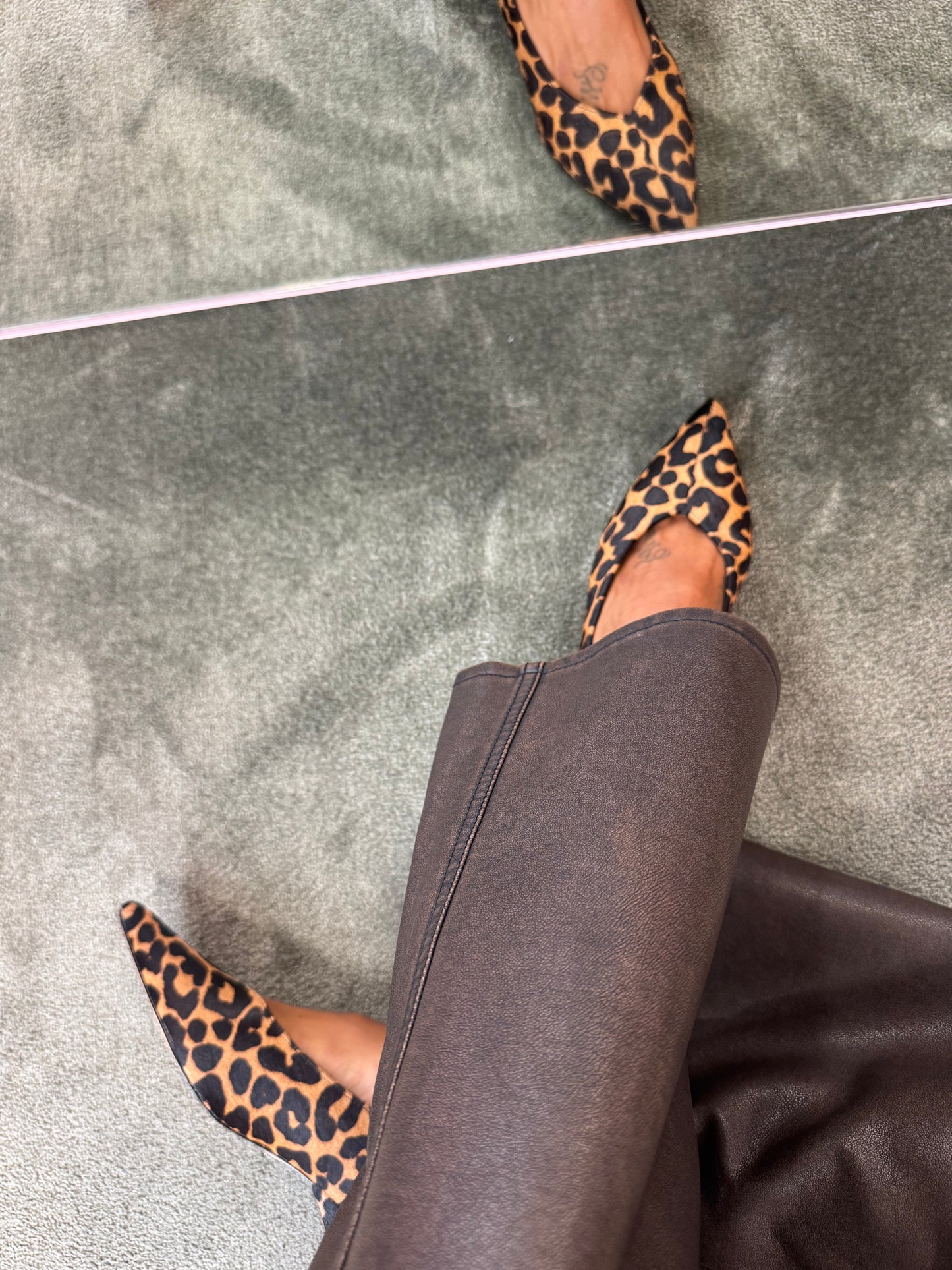 Décolleté leopardata tacco kitten