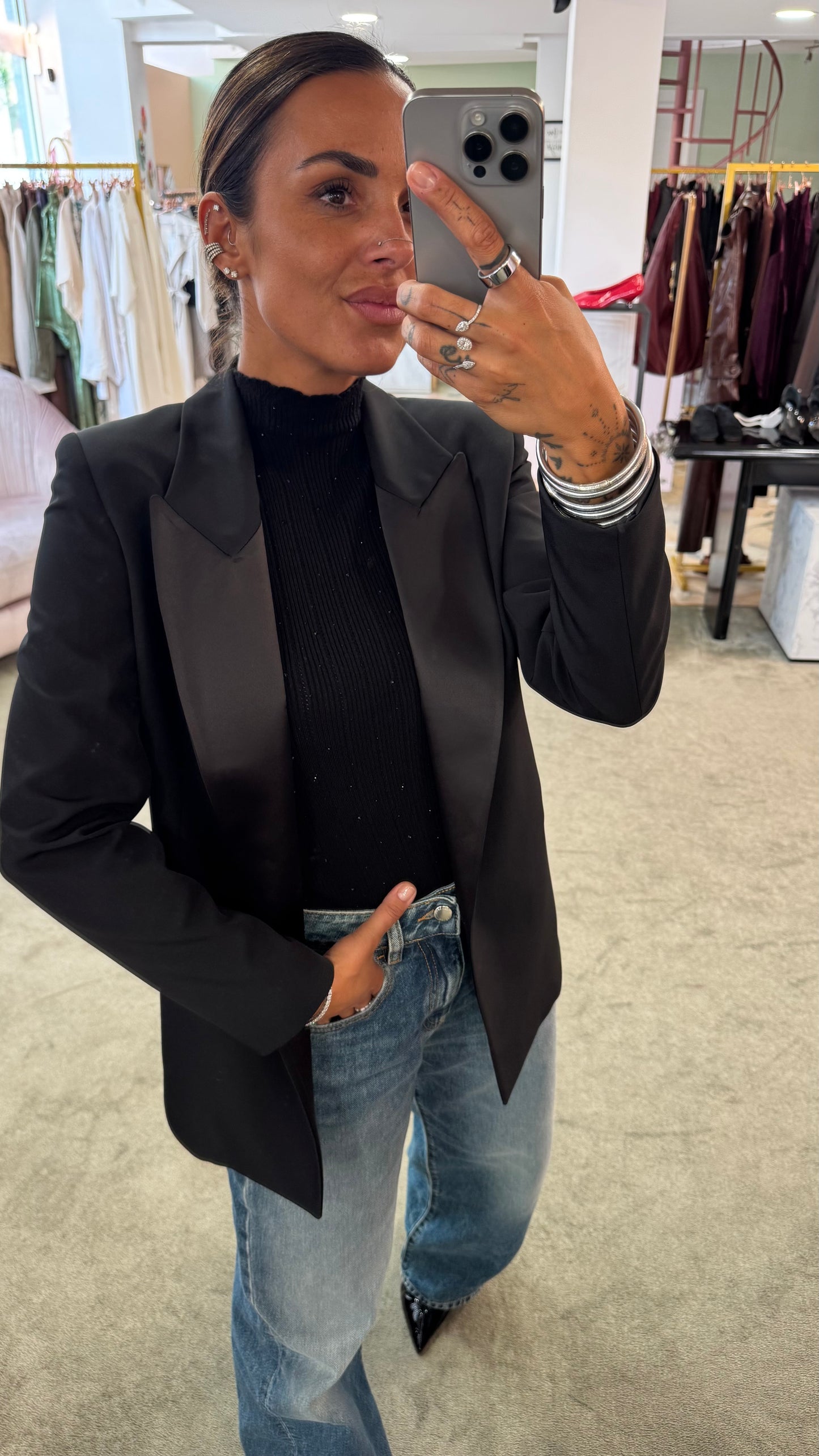 Blazer nero con rever in raso Actualee