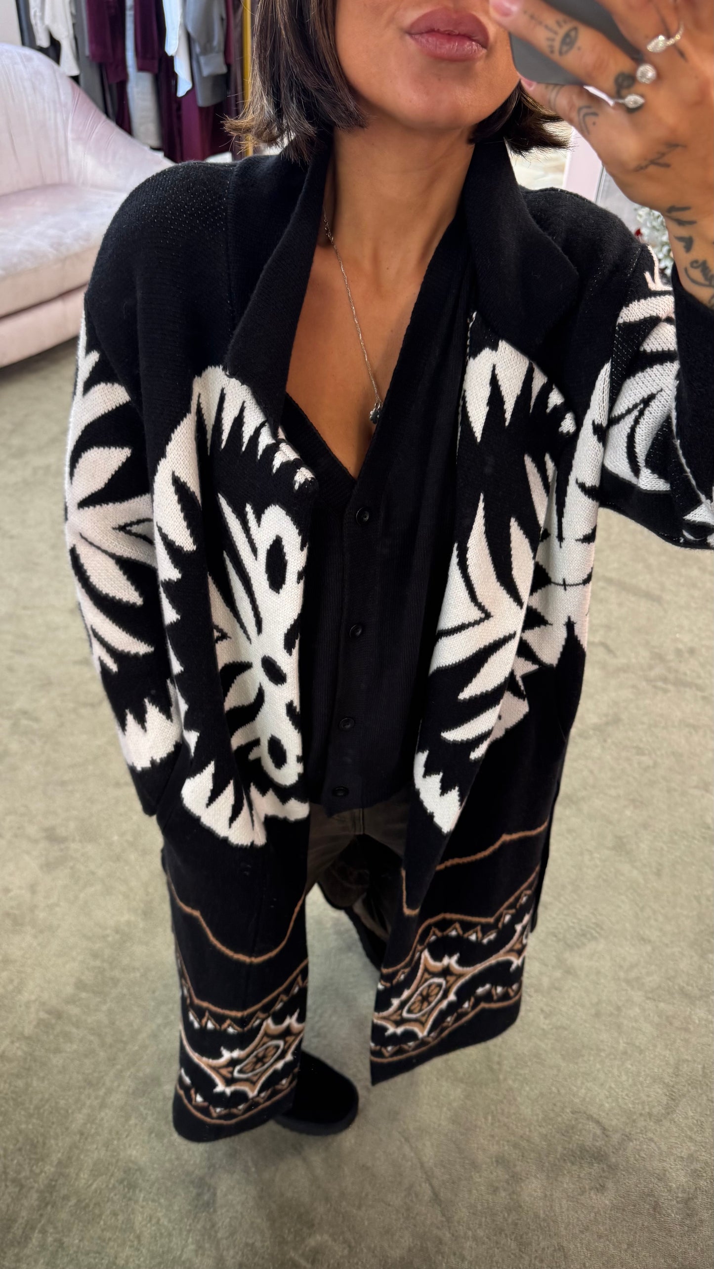 Cappotto/ Maxi cardigan nero lungo con collo in pelliccia eco