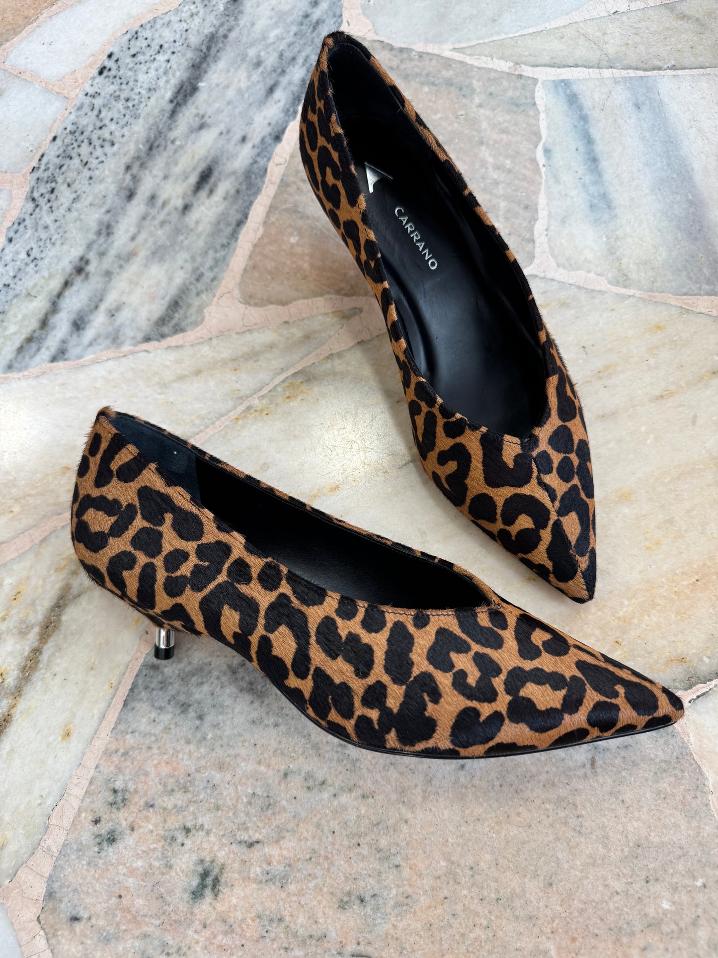 Décolleté leopardata tacco kitten