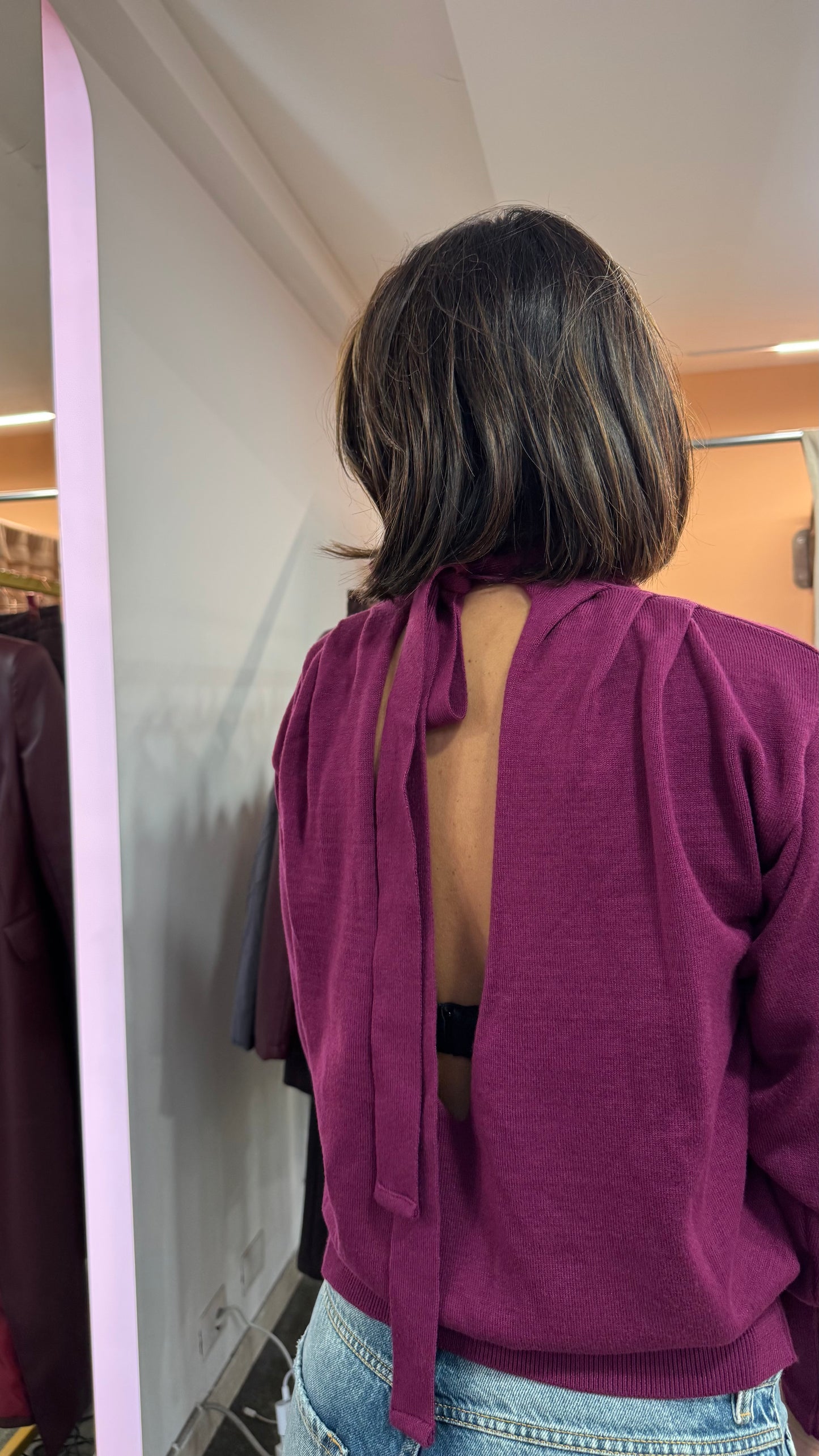 Maglione prugna scollo a v dietro con fiocco lh