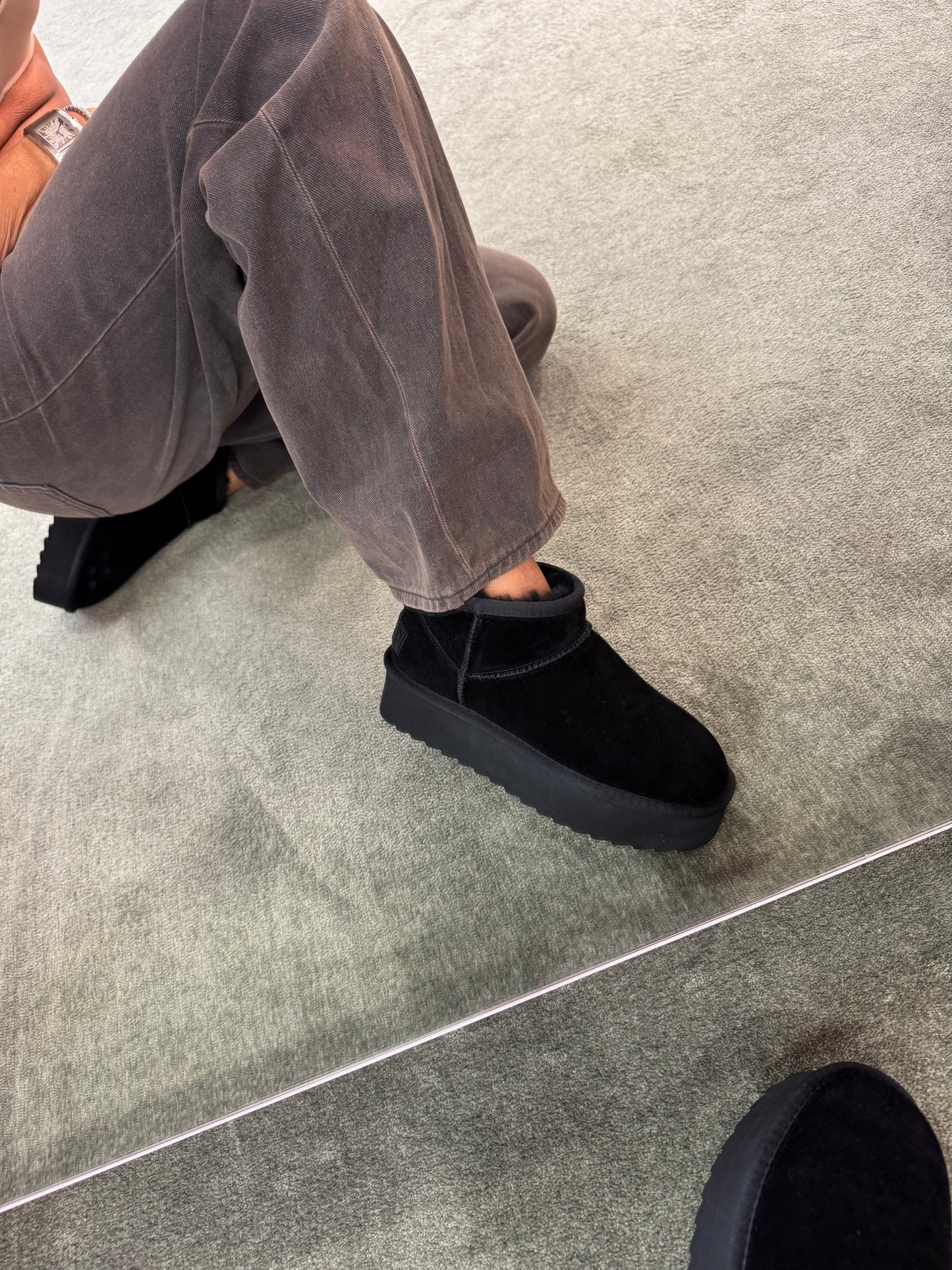 Ultra mini platform nero scamosciato