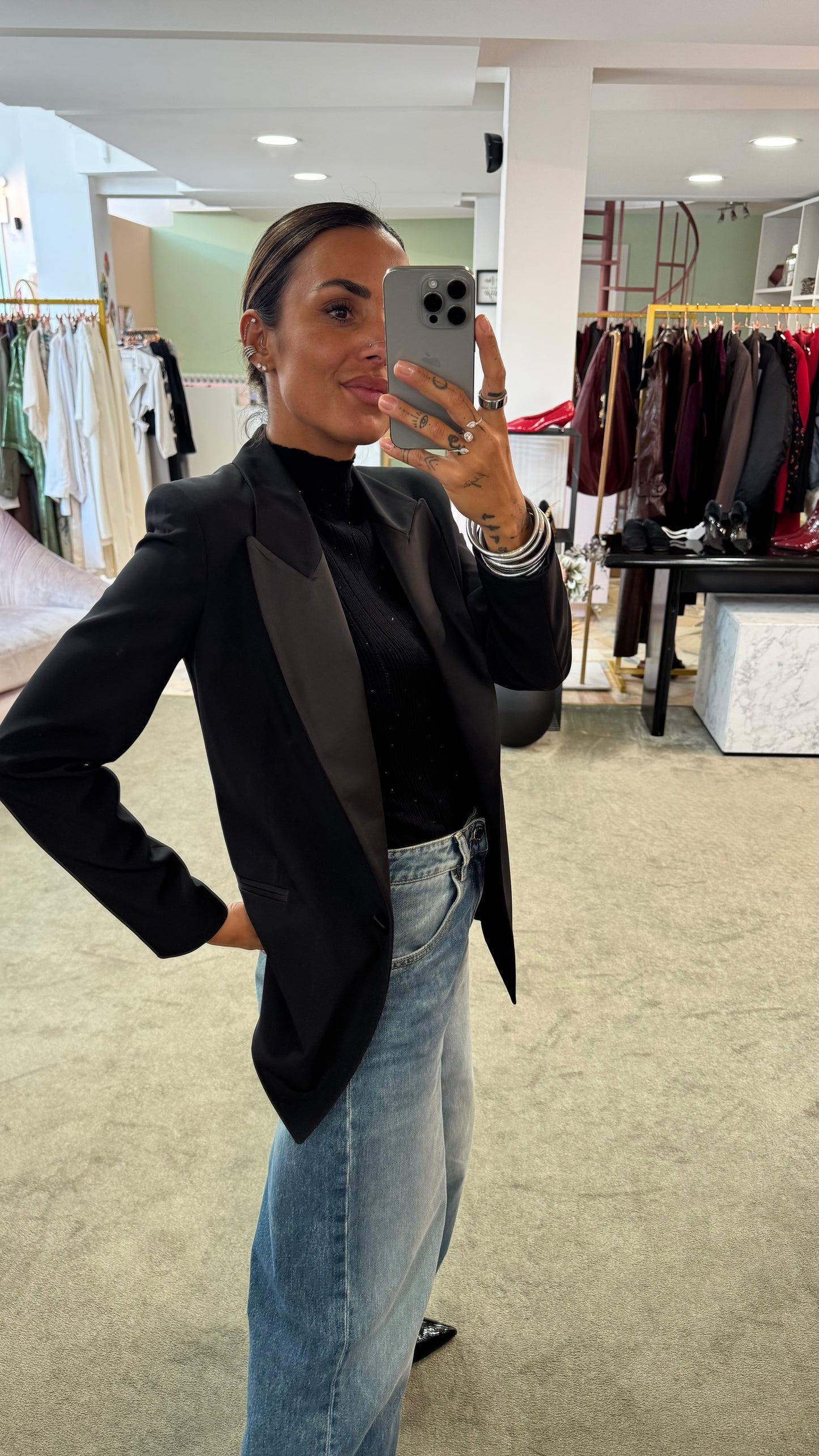 Blazer nero con rever in raso Actualee