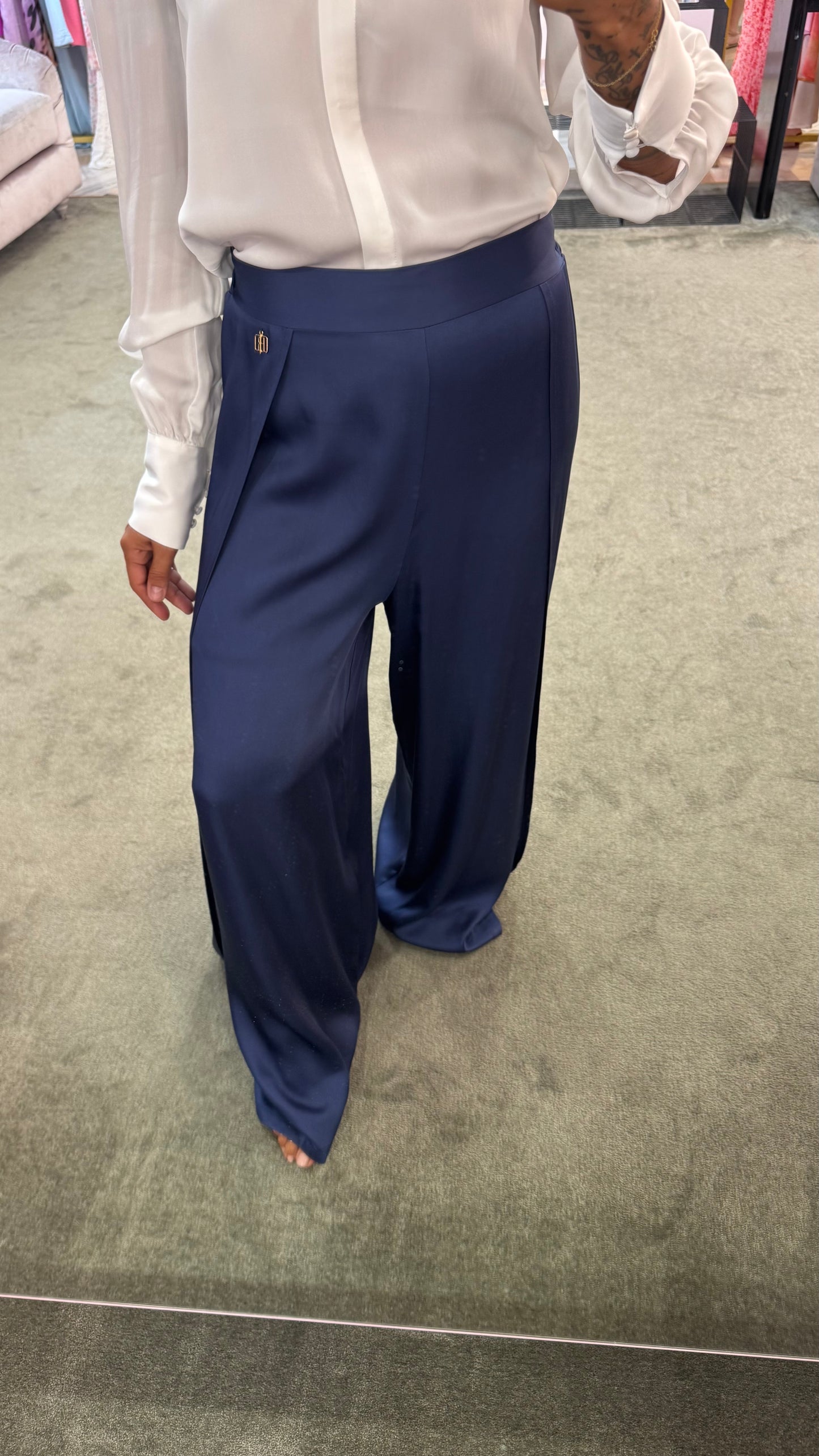 Pantaloni blu in satin con spacchi laterali fr