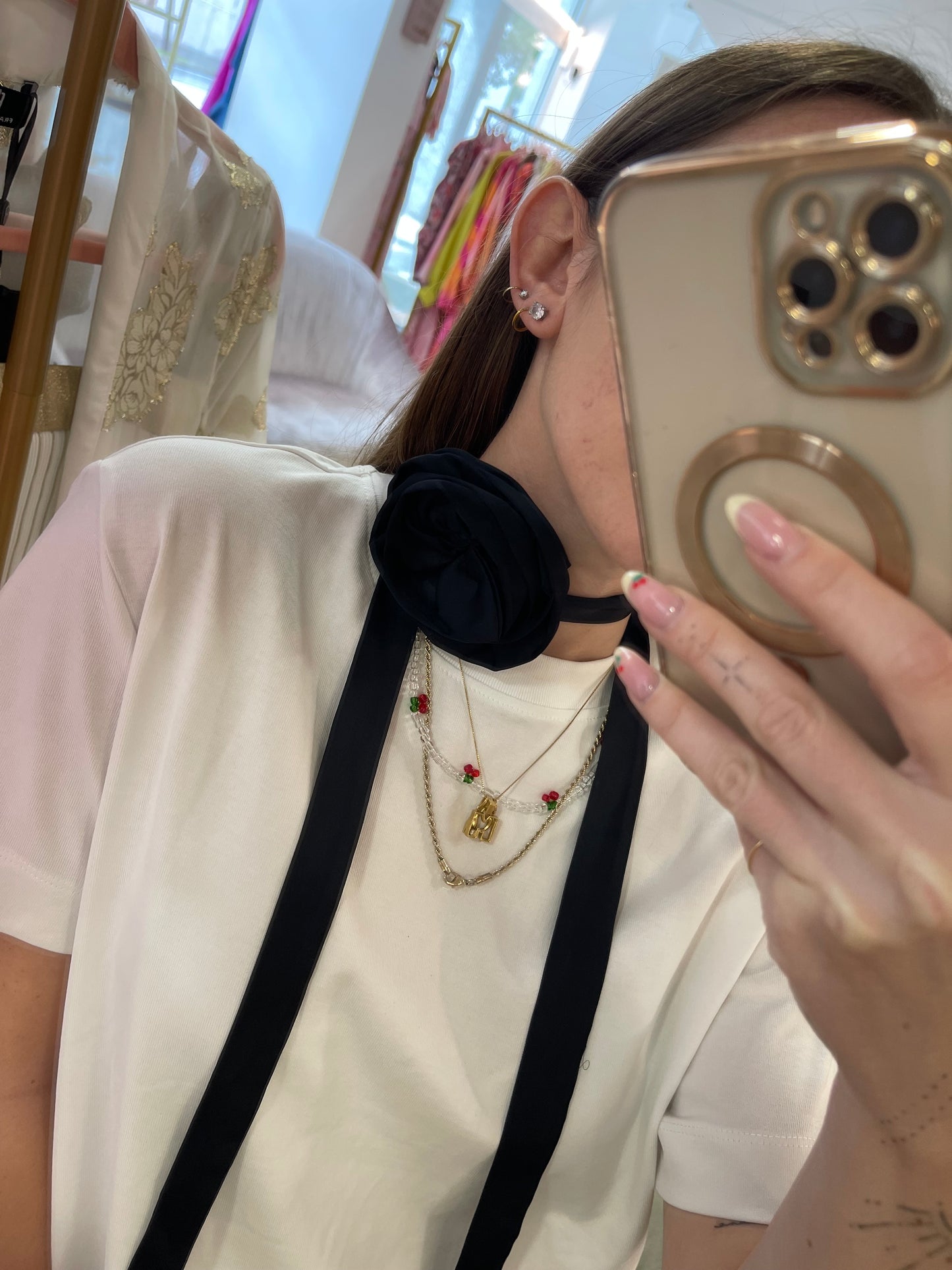 Nastro choker con rosa in satin