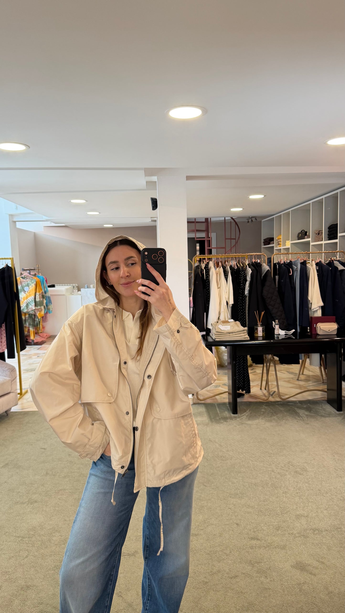 Trench panna corto con cappuccio sy