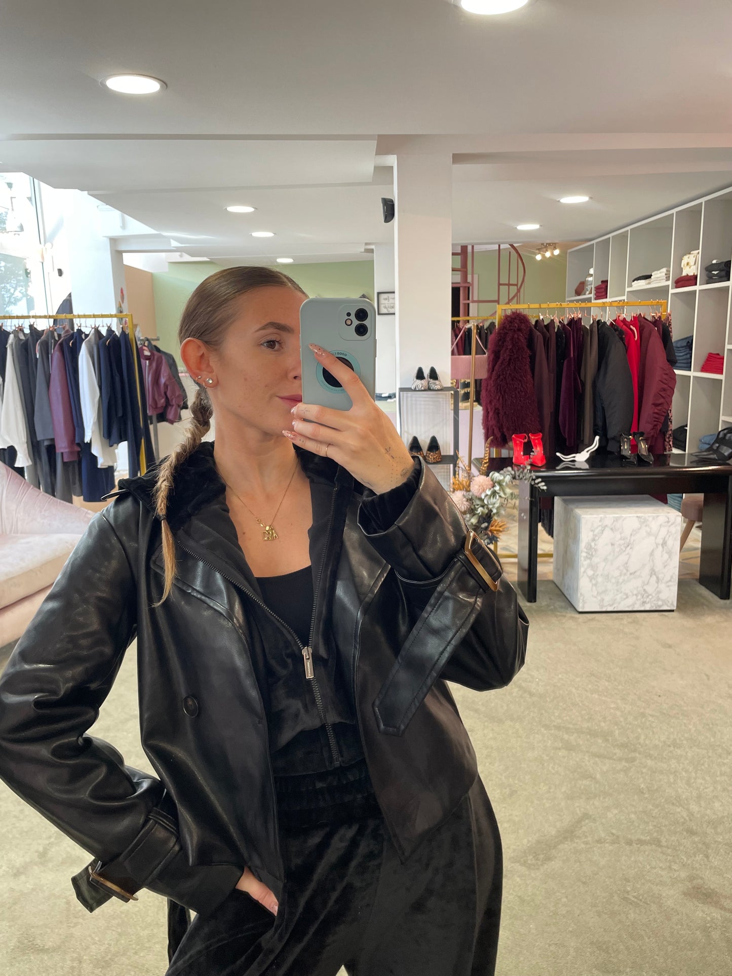 Trench mini nero crop in ecopelle gl