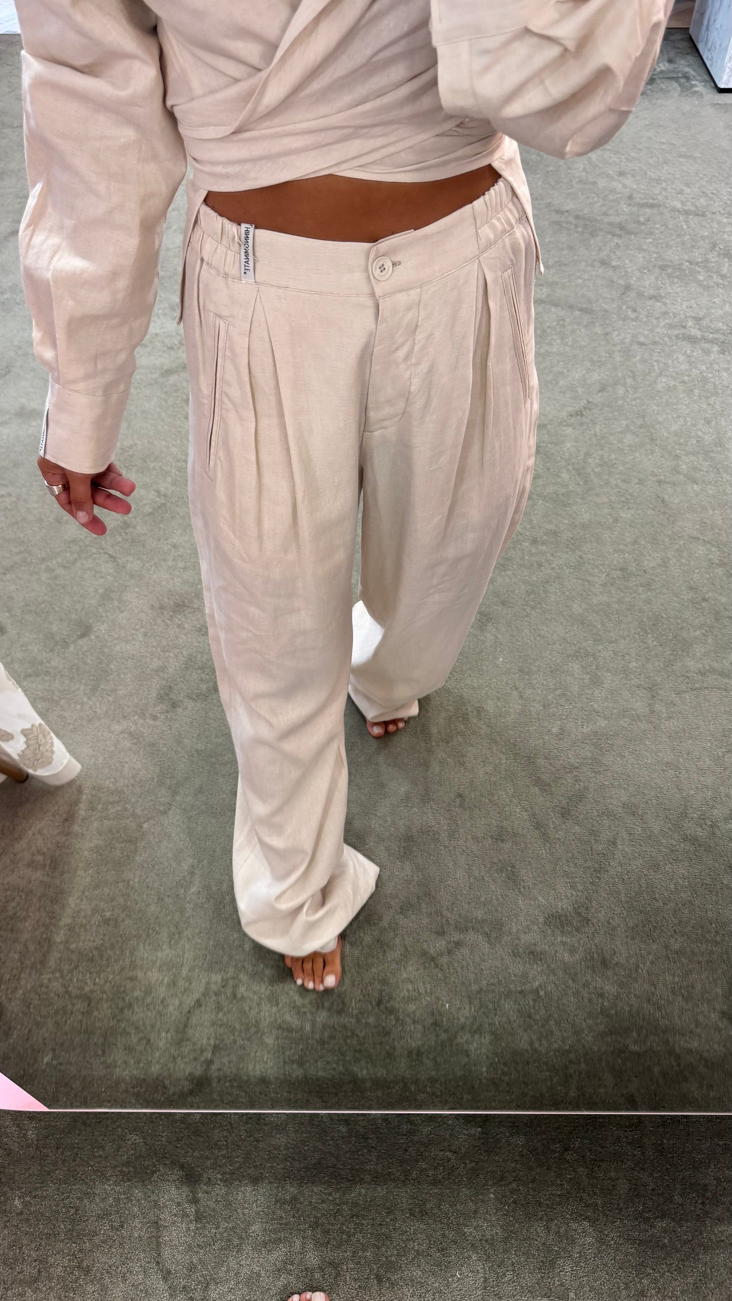 Pantaloni dritti beige ecru con pences hinnominate