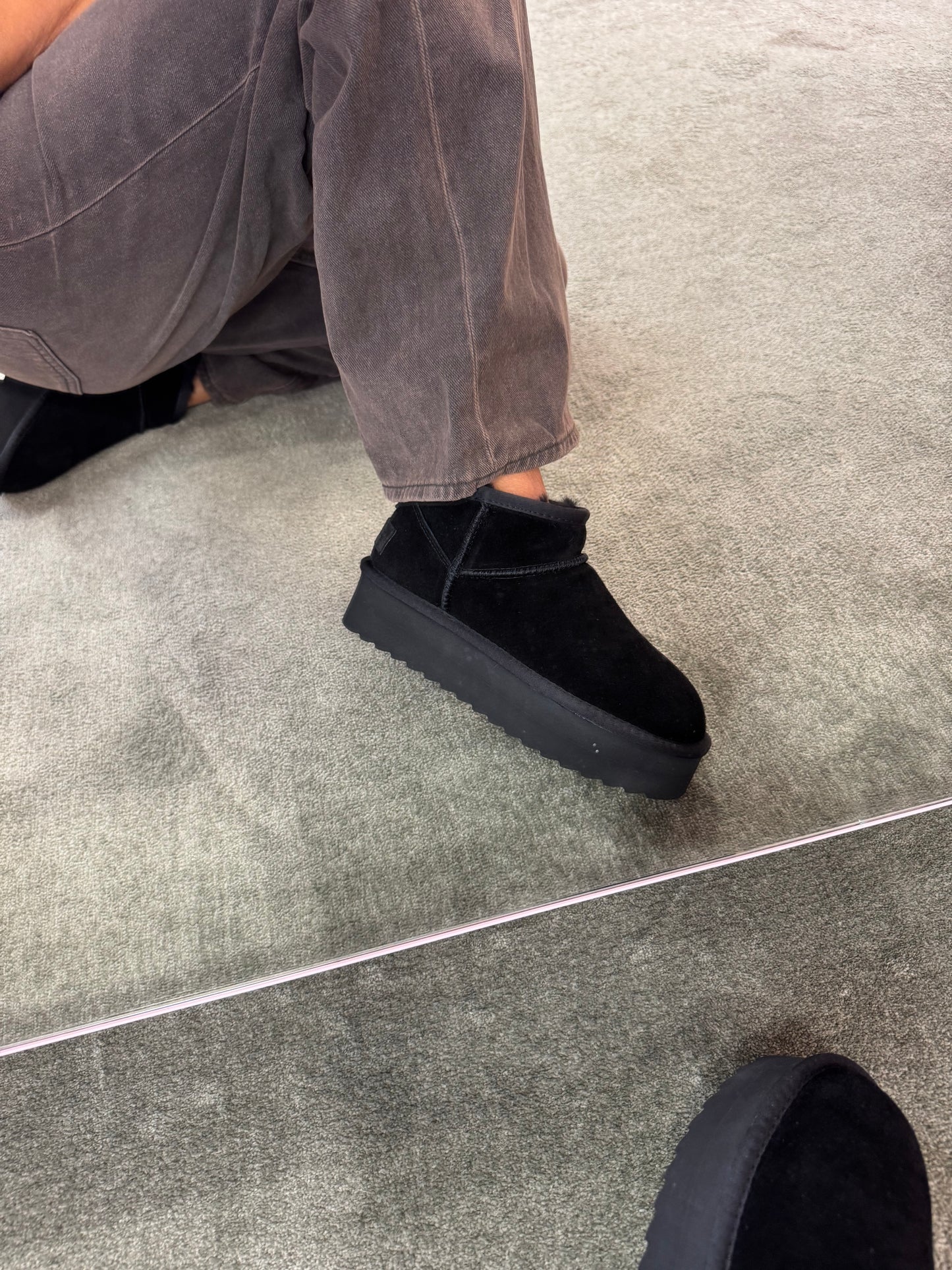 Ultra mini platform nero scamosciato