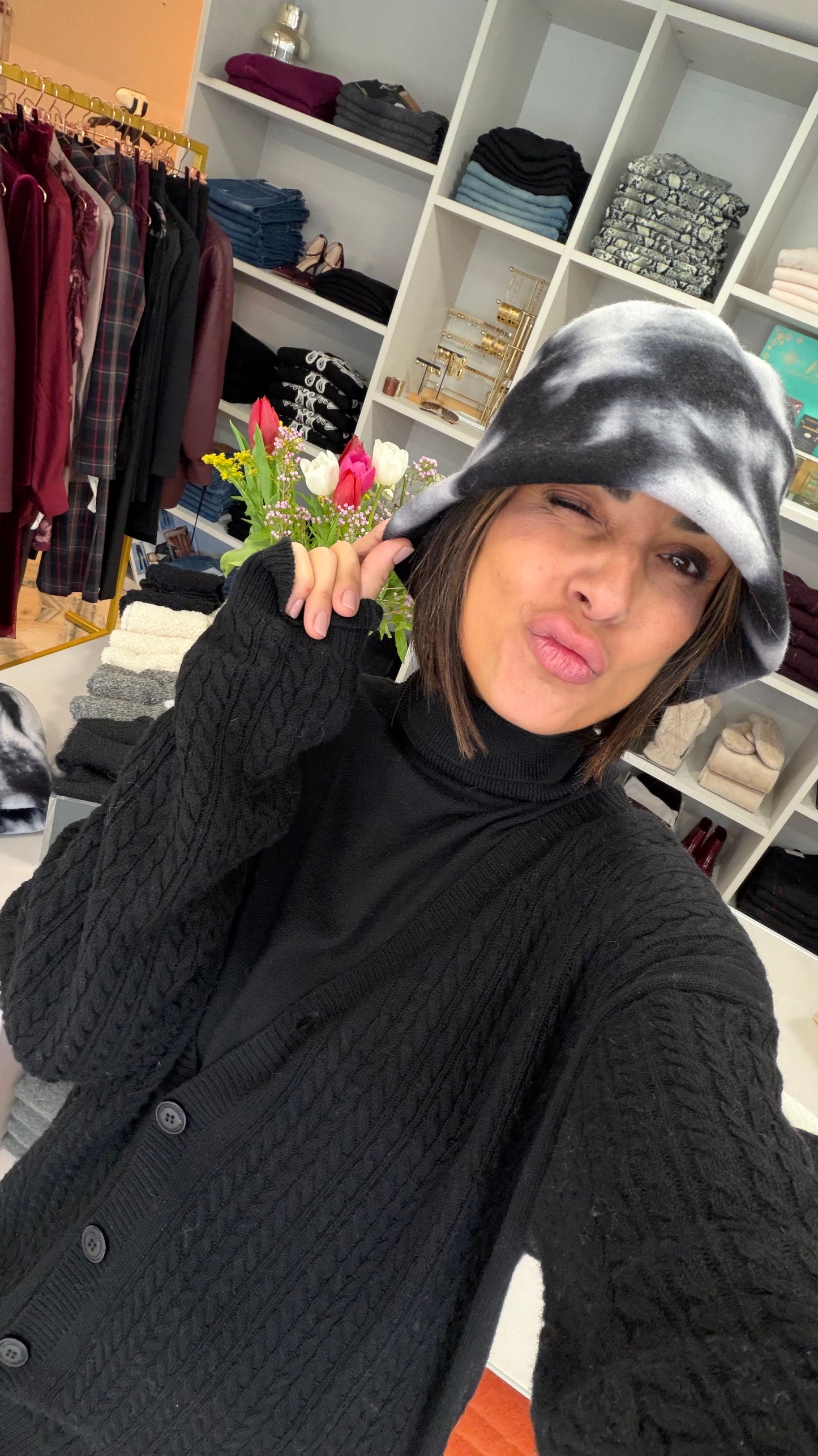 Cappello cloche grigio tie-dye