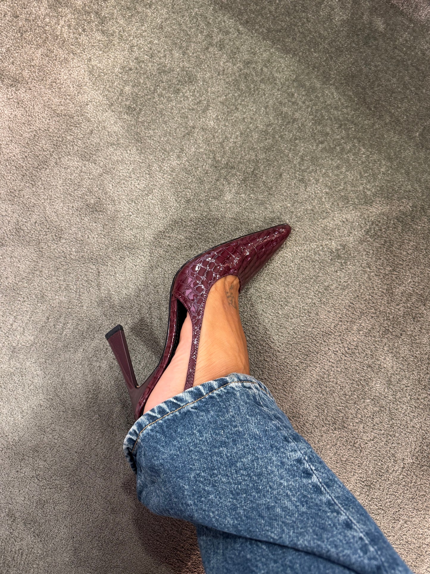 Slingback bordeaux crocodile in vernice