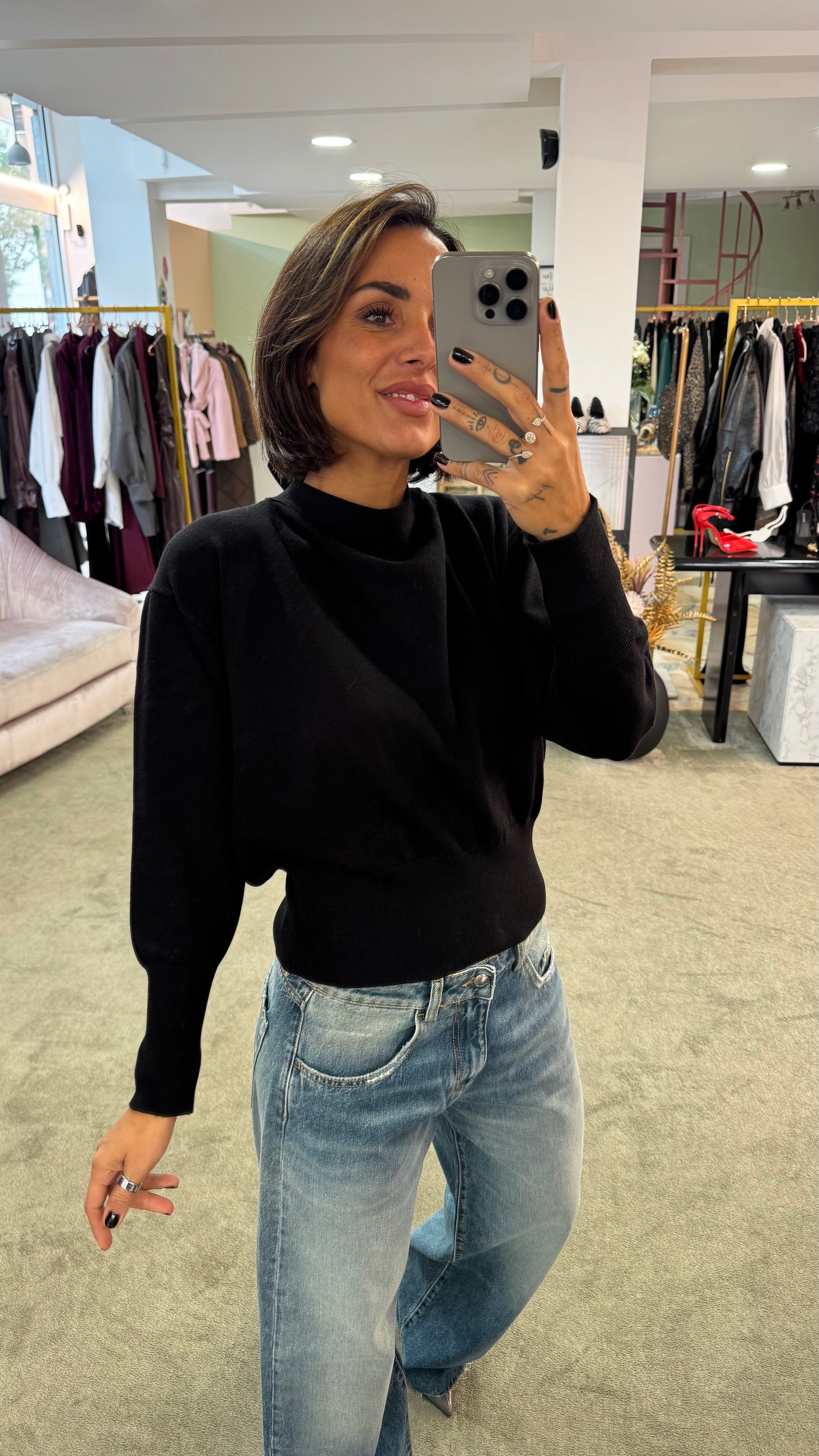 Maglione nero scollo a v dietro con fiocco lh
