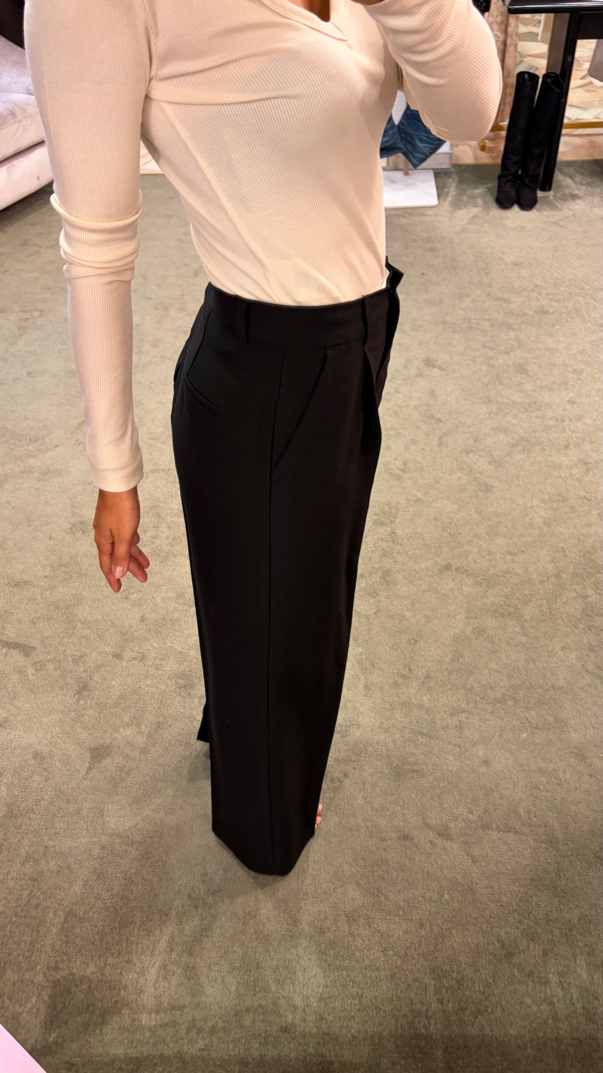 Pantaloni neri ellis con pences wide leg jx