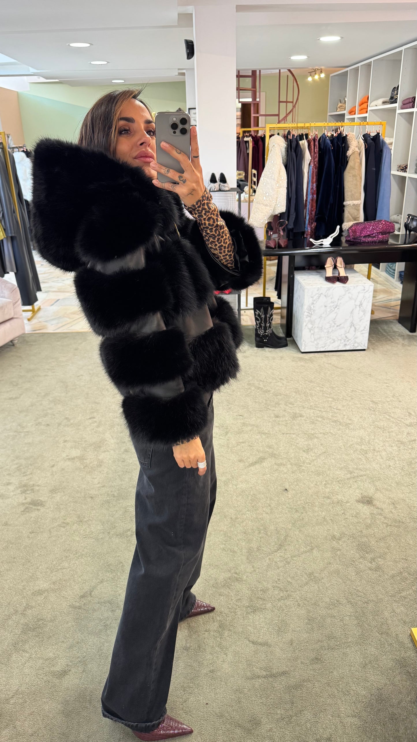 Pelliccia eco nera luxury con cappuccio ys