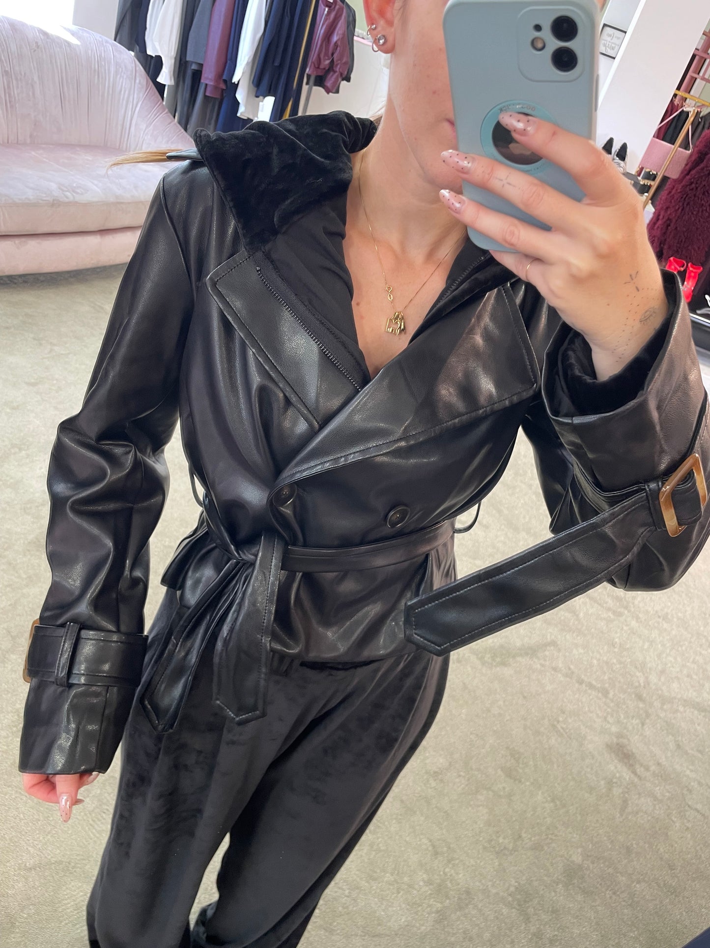 Trench mini nero crop in ecopelle gl
