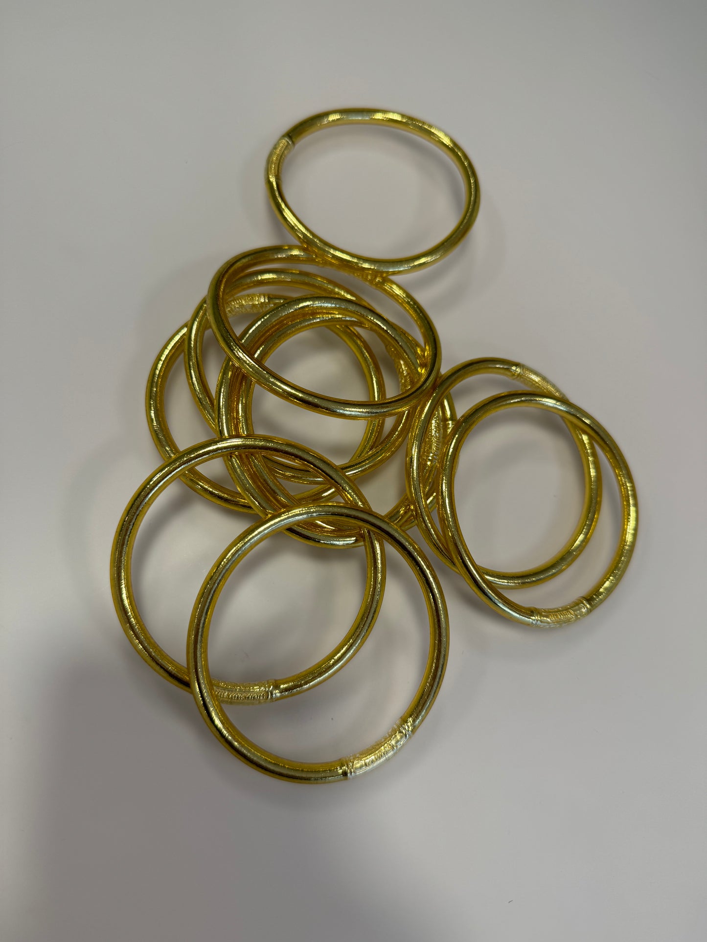 Bracciale bangles oro in gomma della Manu