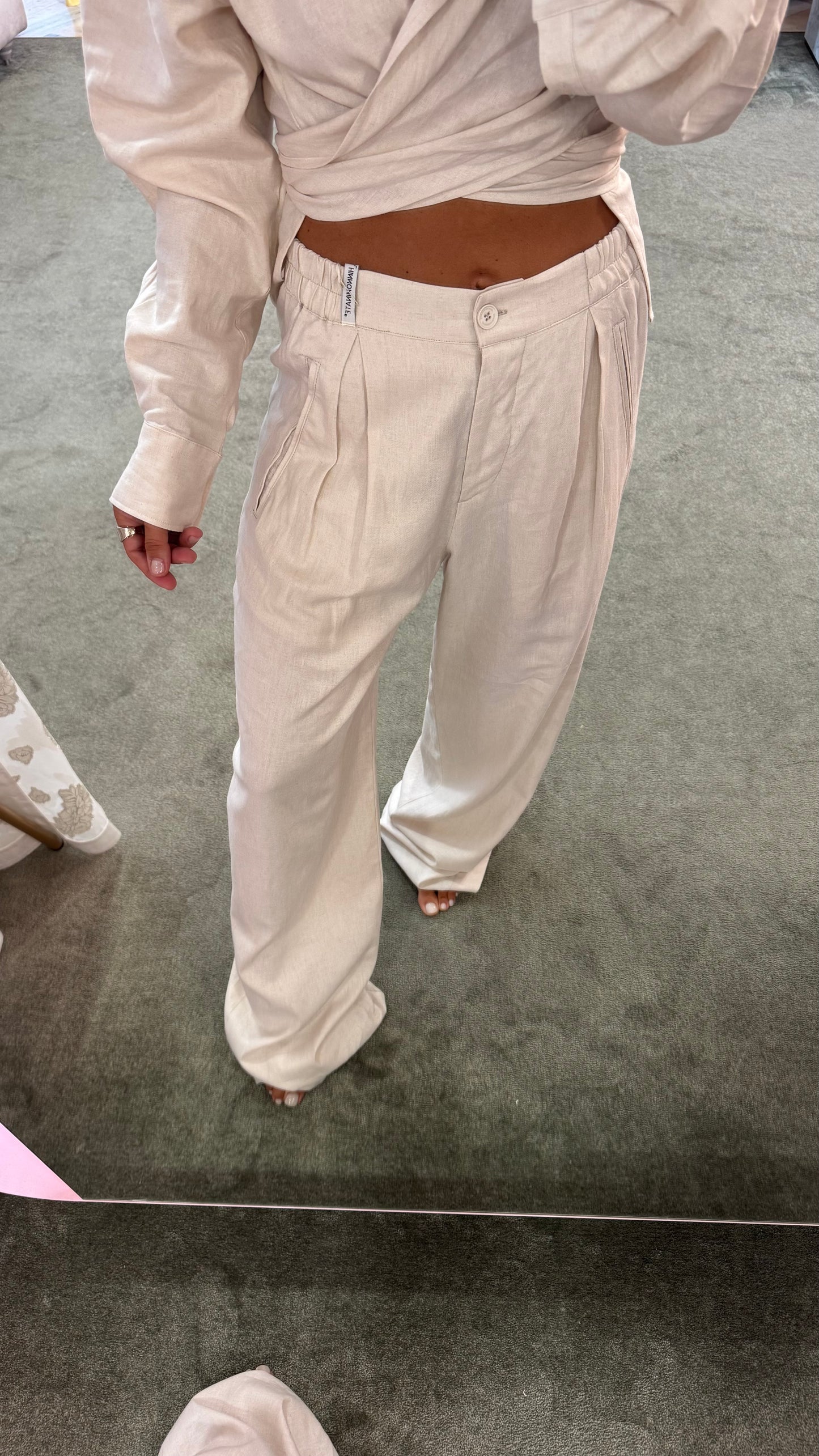 Pantaloni dritti beige ecru con pences hinnominate