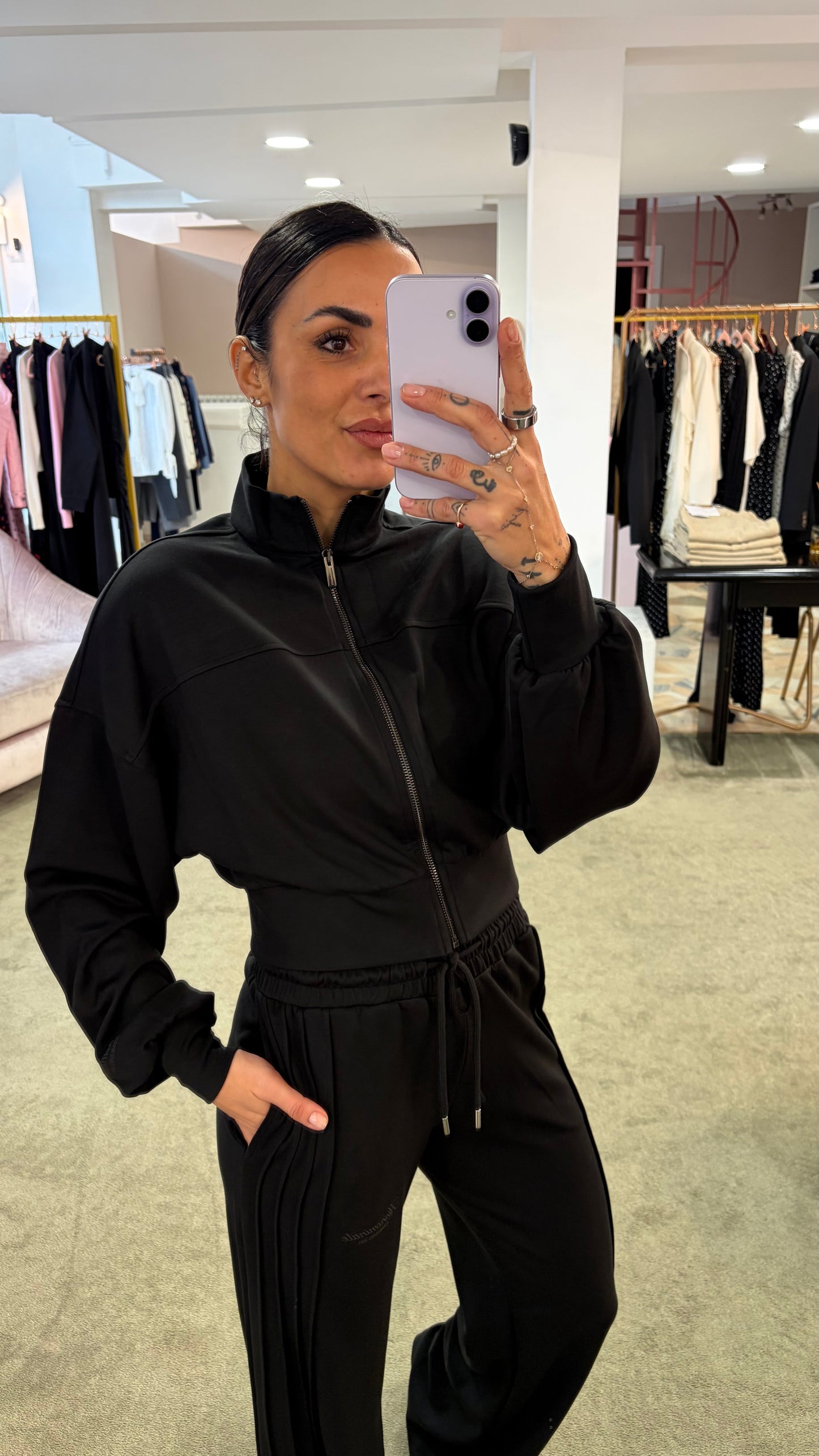 Felpa nera crop con zip Hinnominate