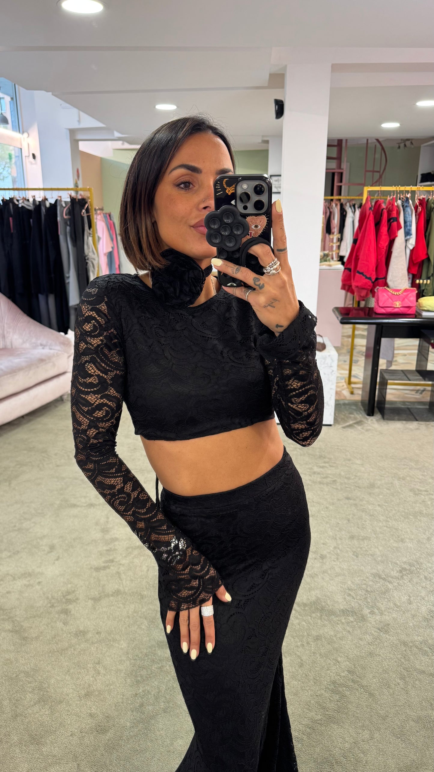 Maglia crop top nera in pizzo maniche lunghe ks